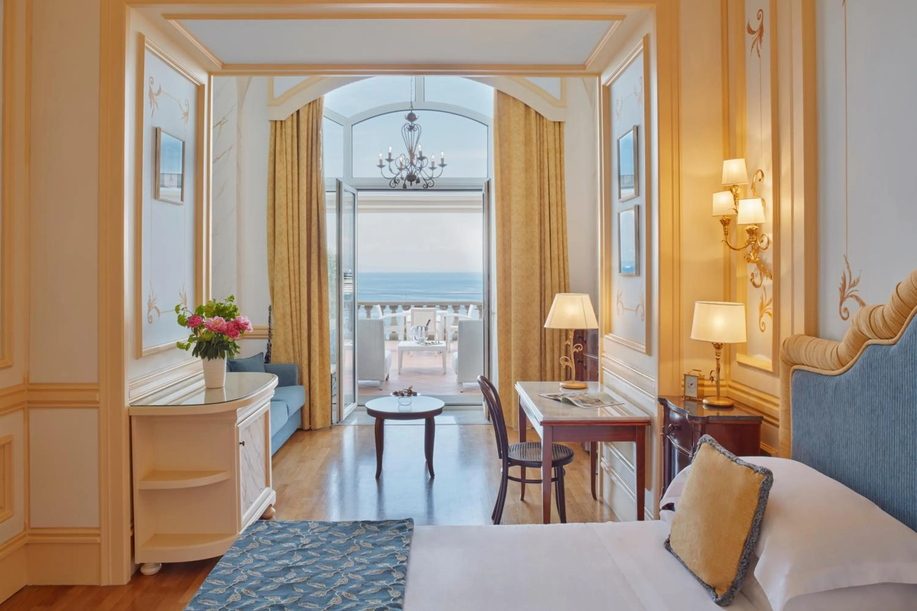 Bed in Grand Hotel Excelsior Vittoria