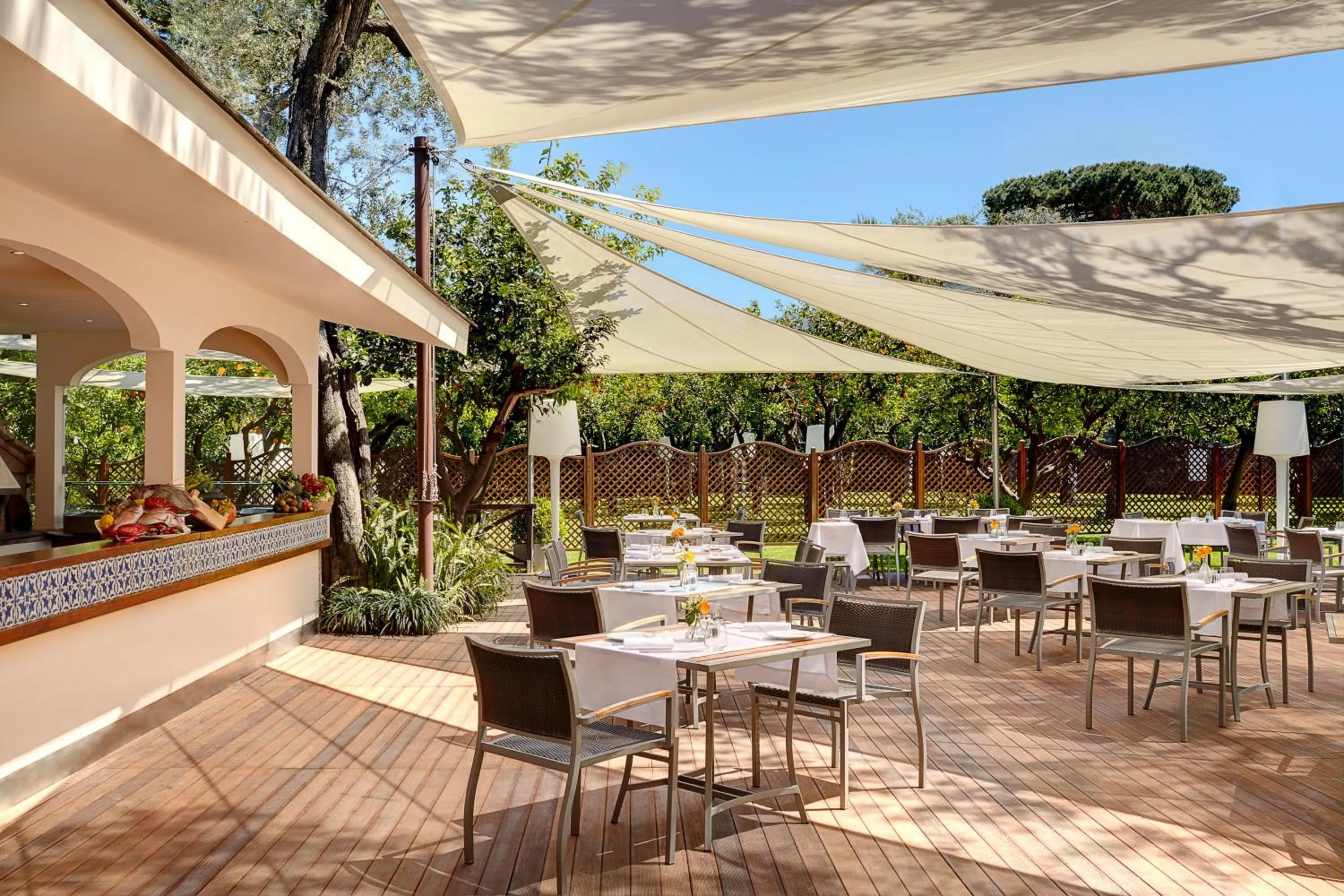 Restaurant/places to eat in Grand Hotel Excelsior Vittoria