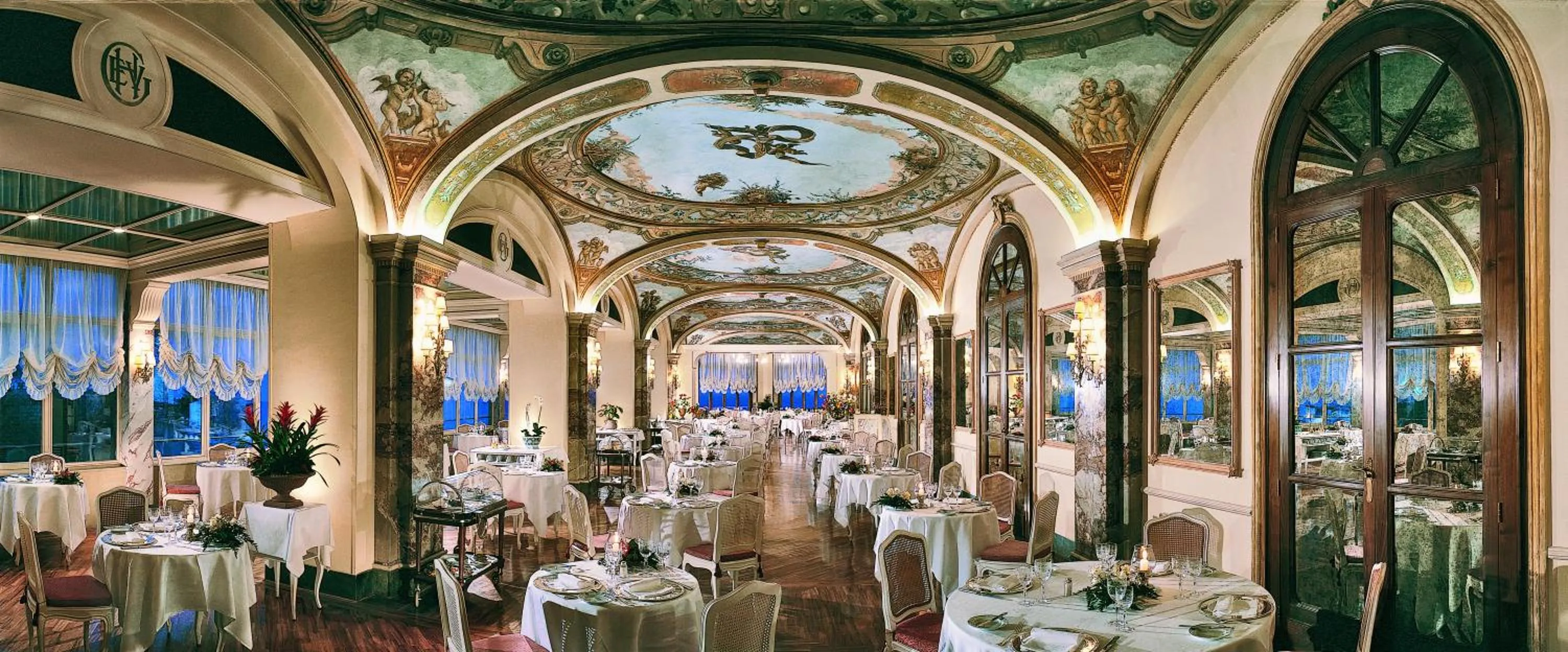 Restaurant/places to eat in Grand Hotel Excelsior Vittoria