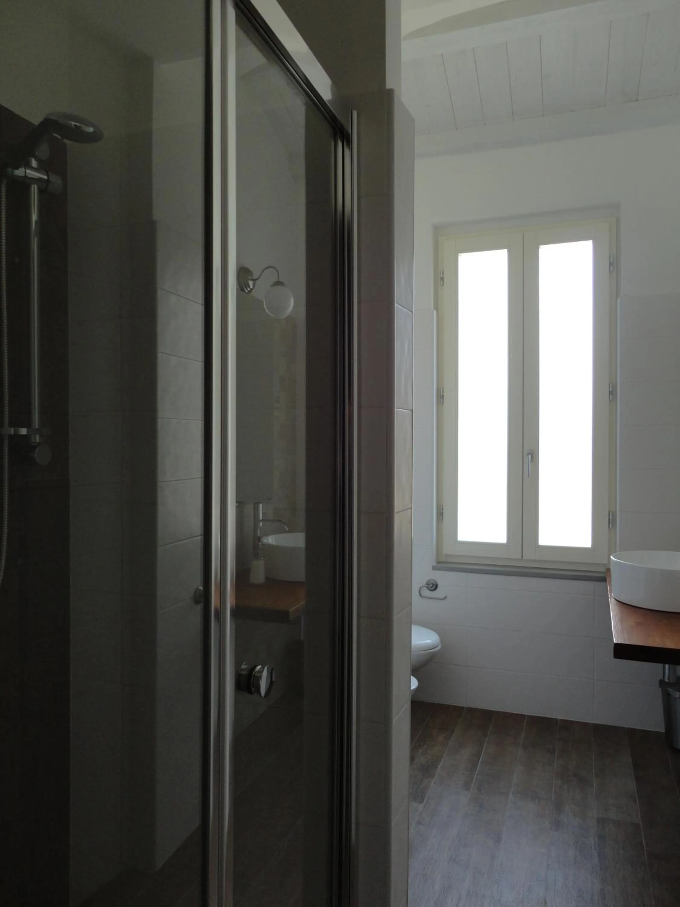 Shower in Il Giglio Casa Albergo