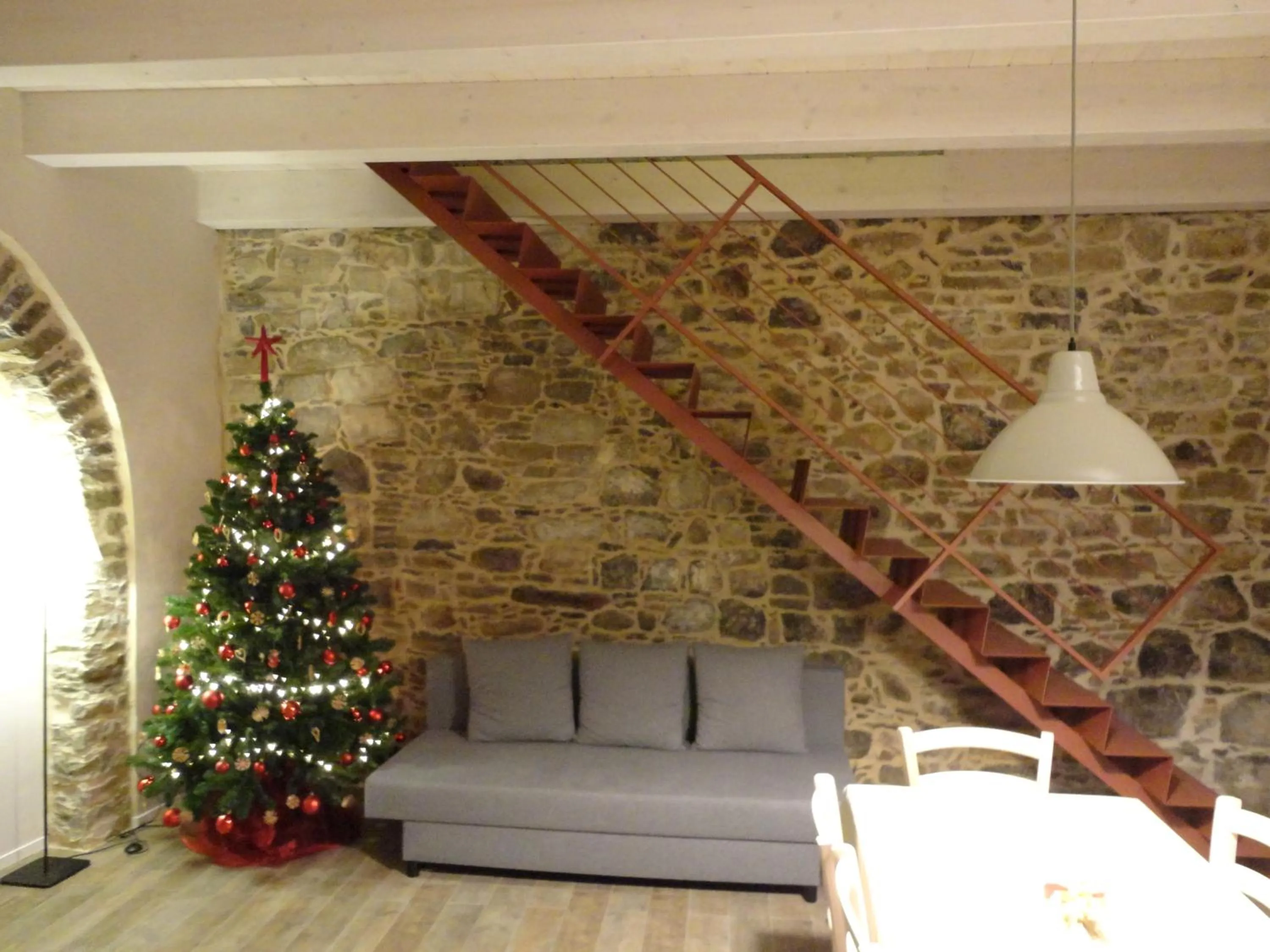 Communal lounge/ TV room in Il Giglio Casa Albergo