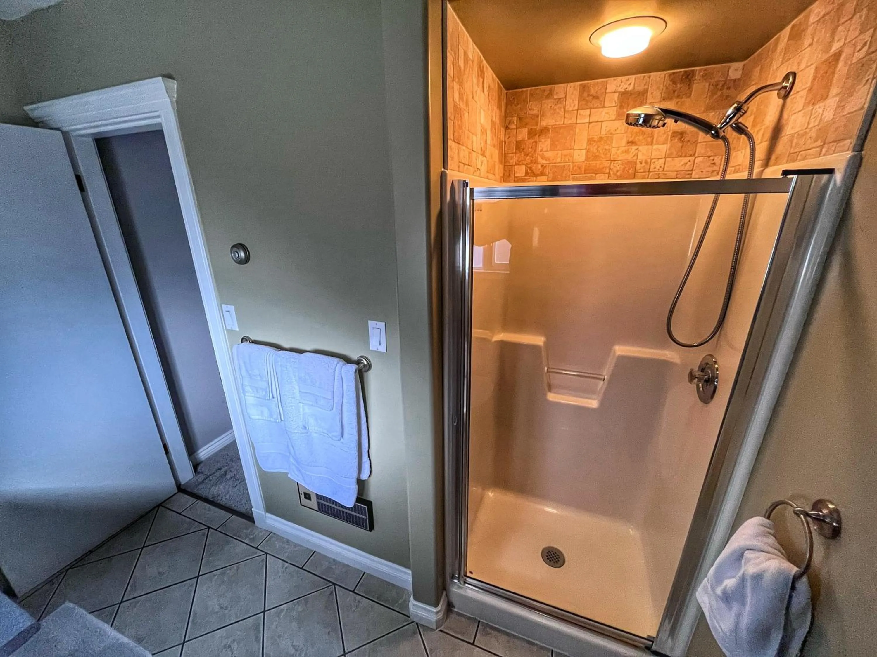 Bathroom in Sunny Shuswap B&B