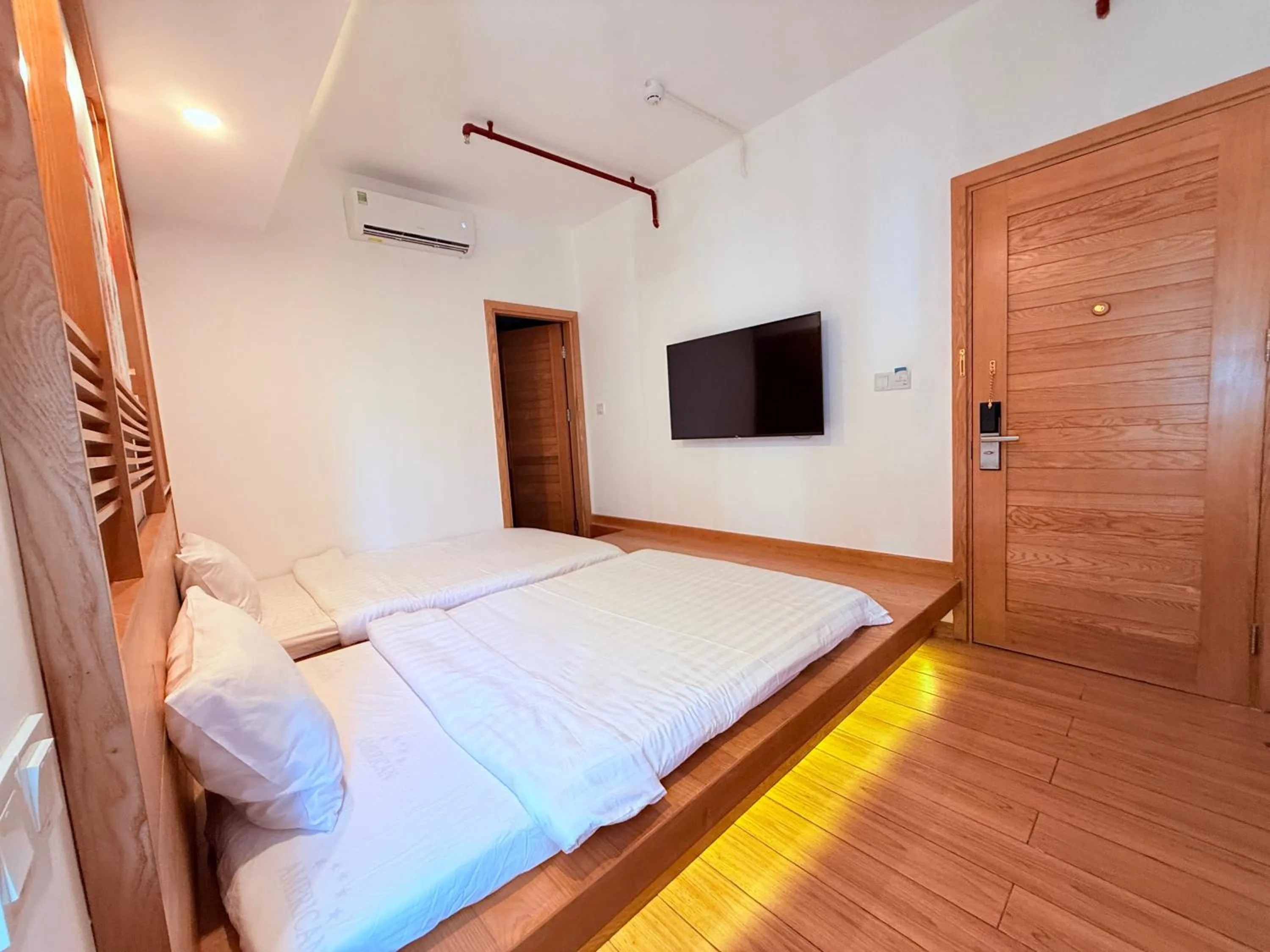 Communal lounge/ TV room, Bed in Fuji Boutique Hotel Nha Trang