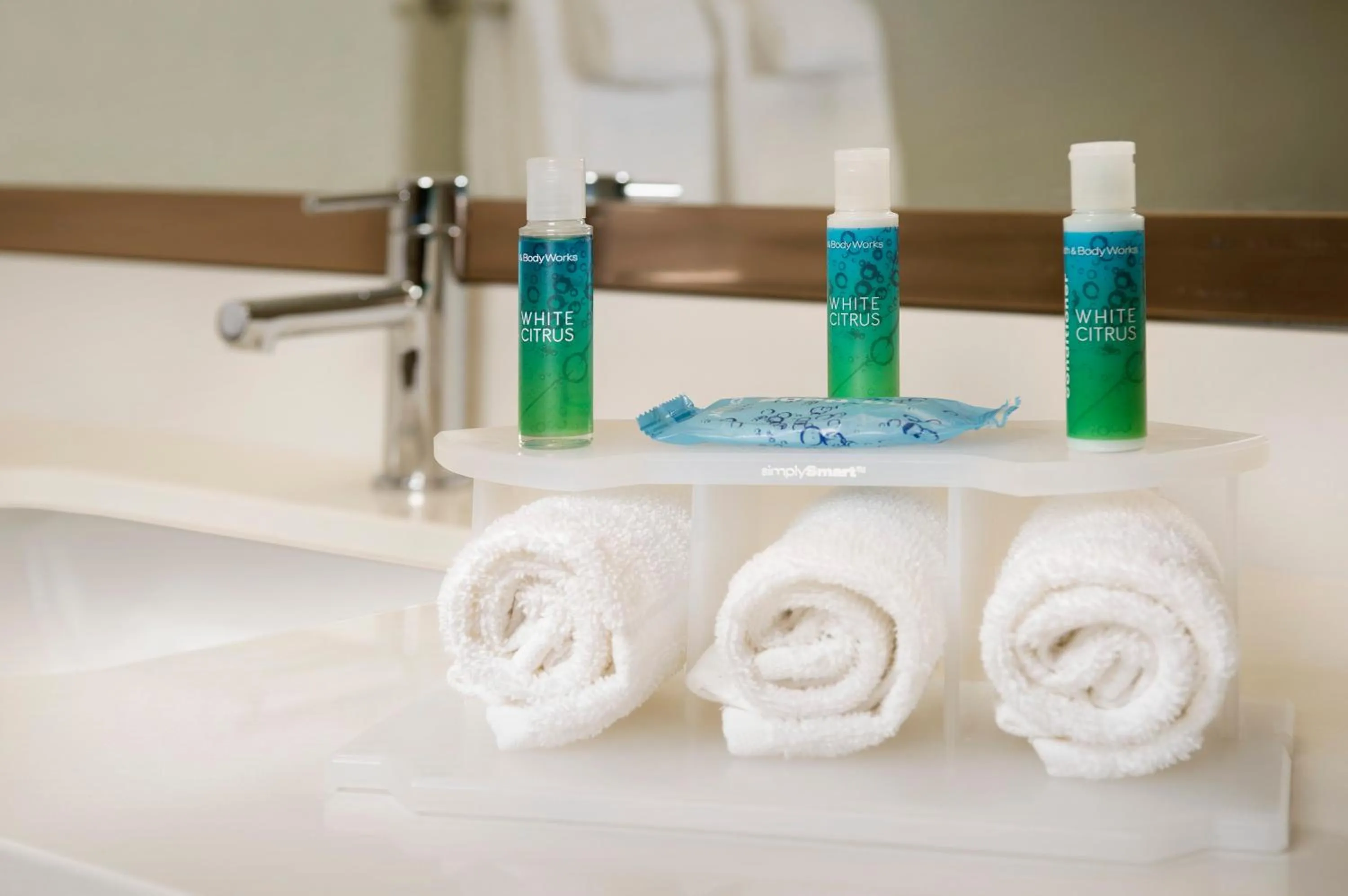 Bedroom in Holiday Inn Express & Suites Bay City by IHG