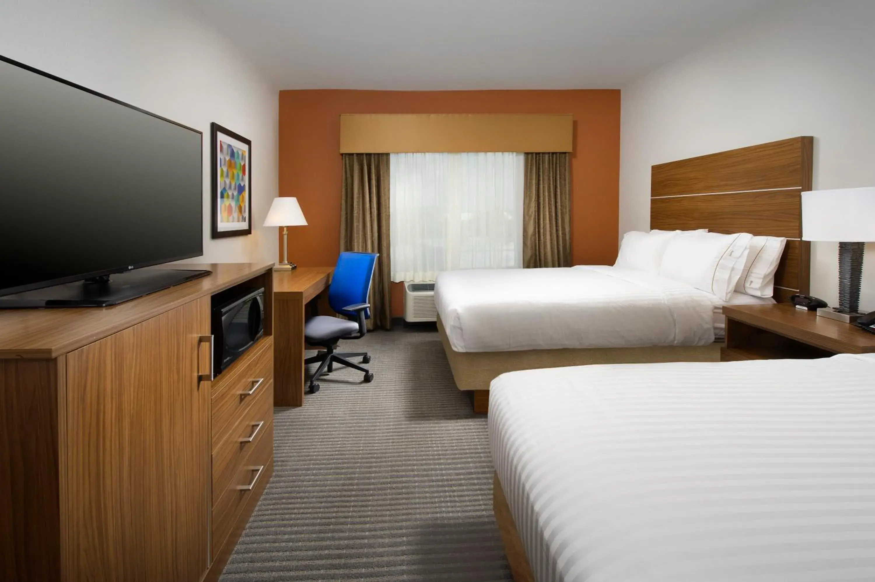 Queen Room with Two Queen Beds - Hearing Accessible/Non-Smoking in Holiday Inn Express & Suites Bay City by IHG Queen Room with Two Queen Beds - Hearing Accessible/Non-Smoking in Holiday Inn Express & Suites Bay City by IHG