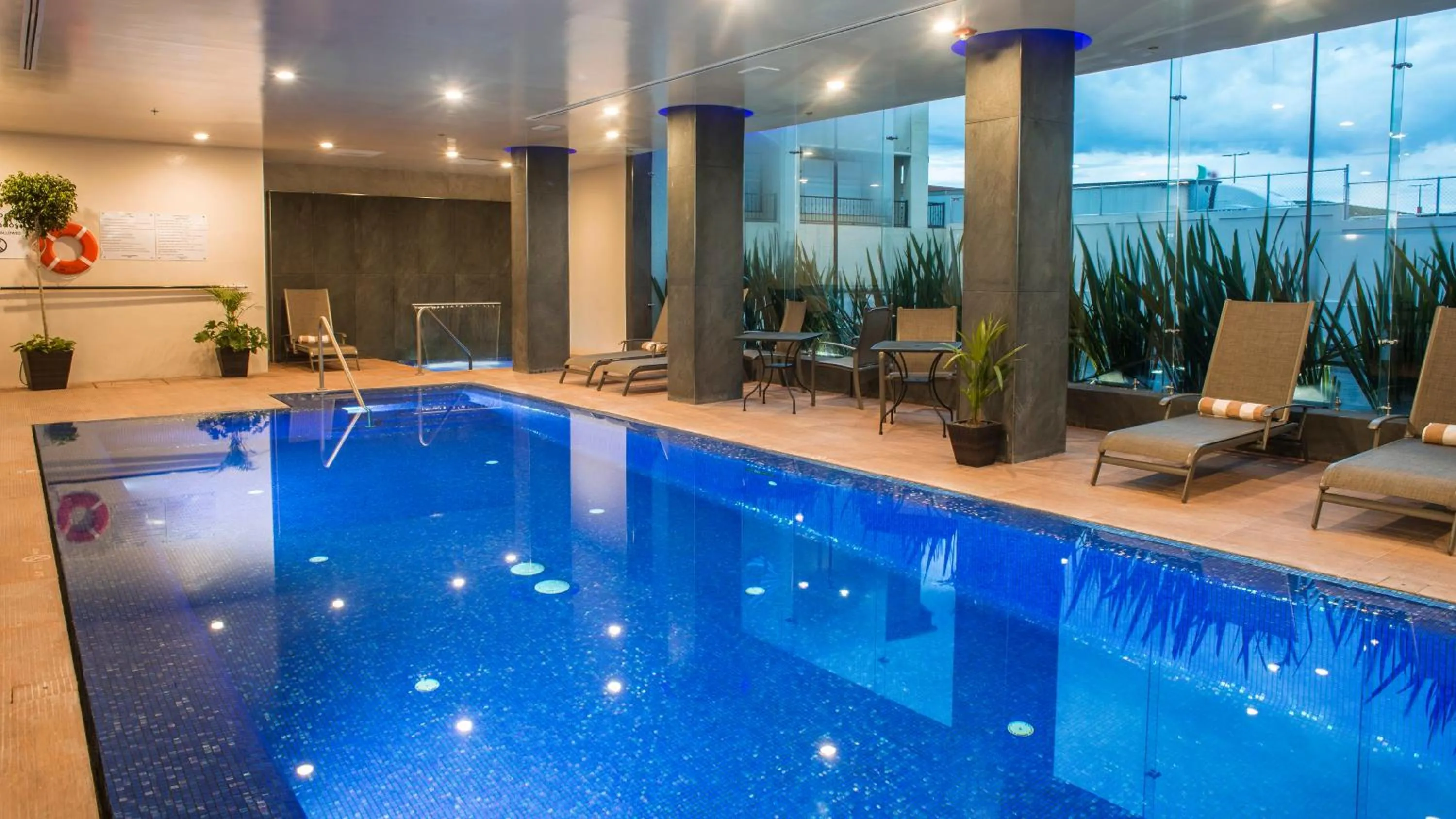 Swimming pool in Holiday Inn Express & Suites Chihuahua Juventud by IHG