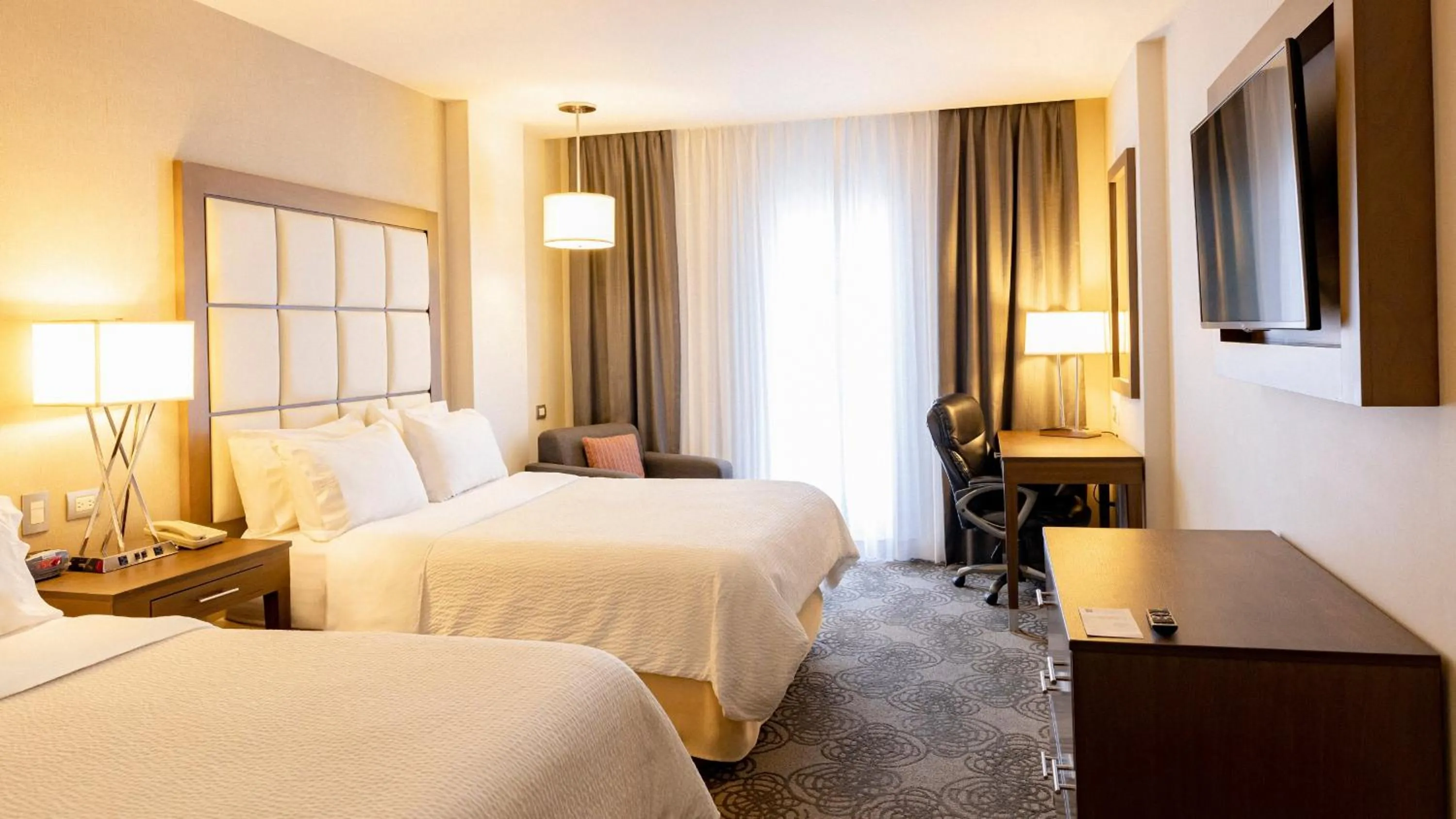 Photo of the whole room, Bed in Holiday Inn Express & Suites Chihuahua Juventud by IHG