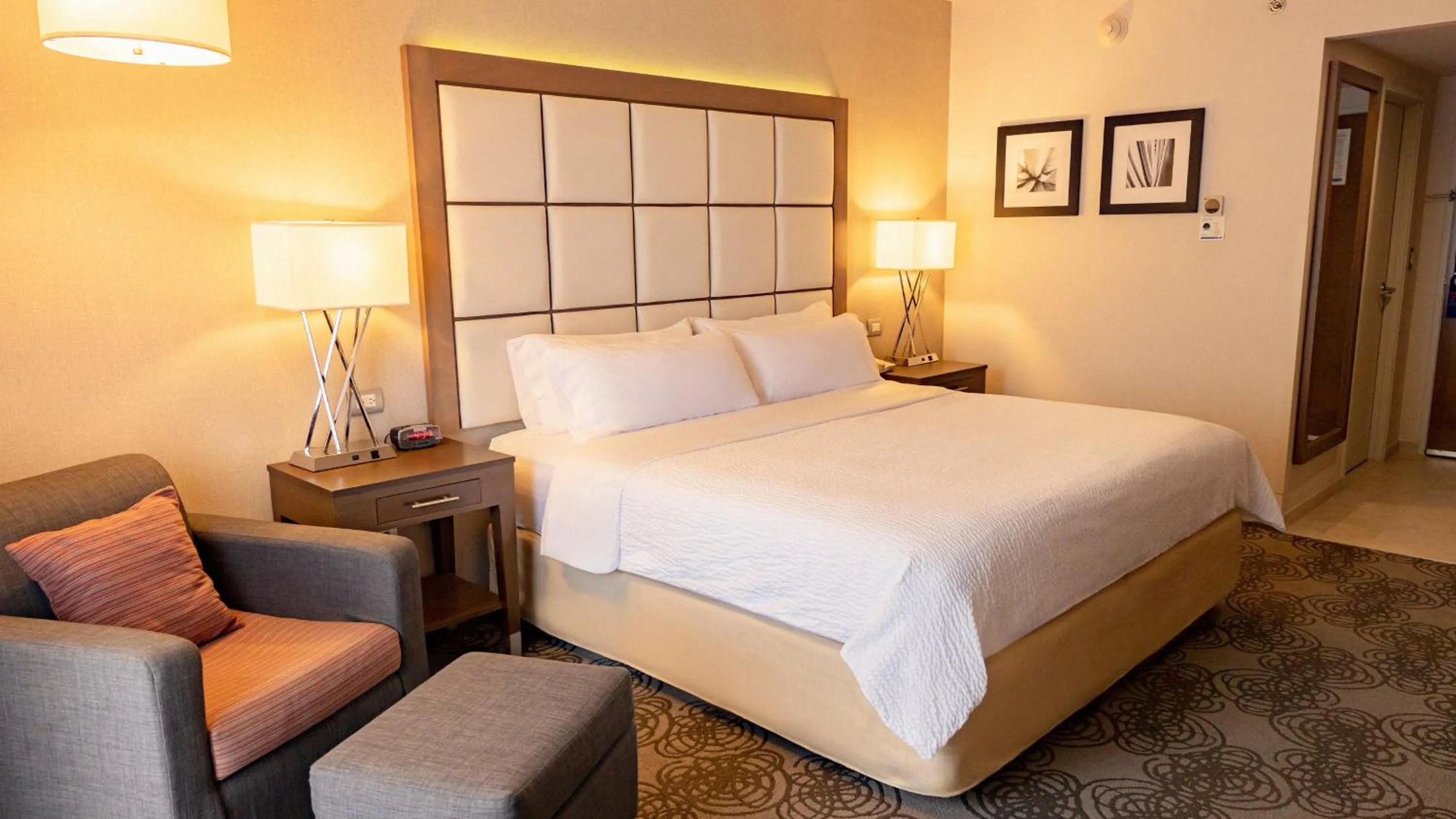 Photo of the whole room, Bed in Holiday Inn Express & Suites Chihuahua Juventud by IHG