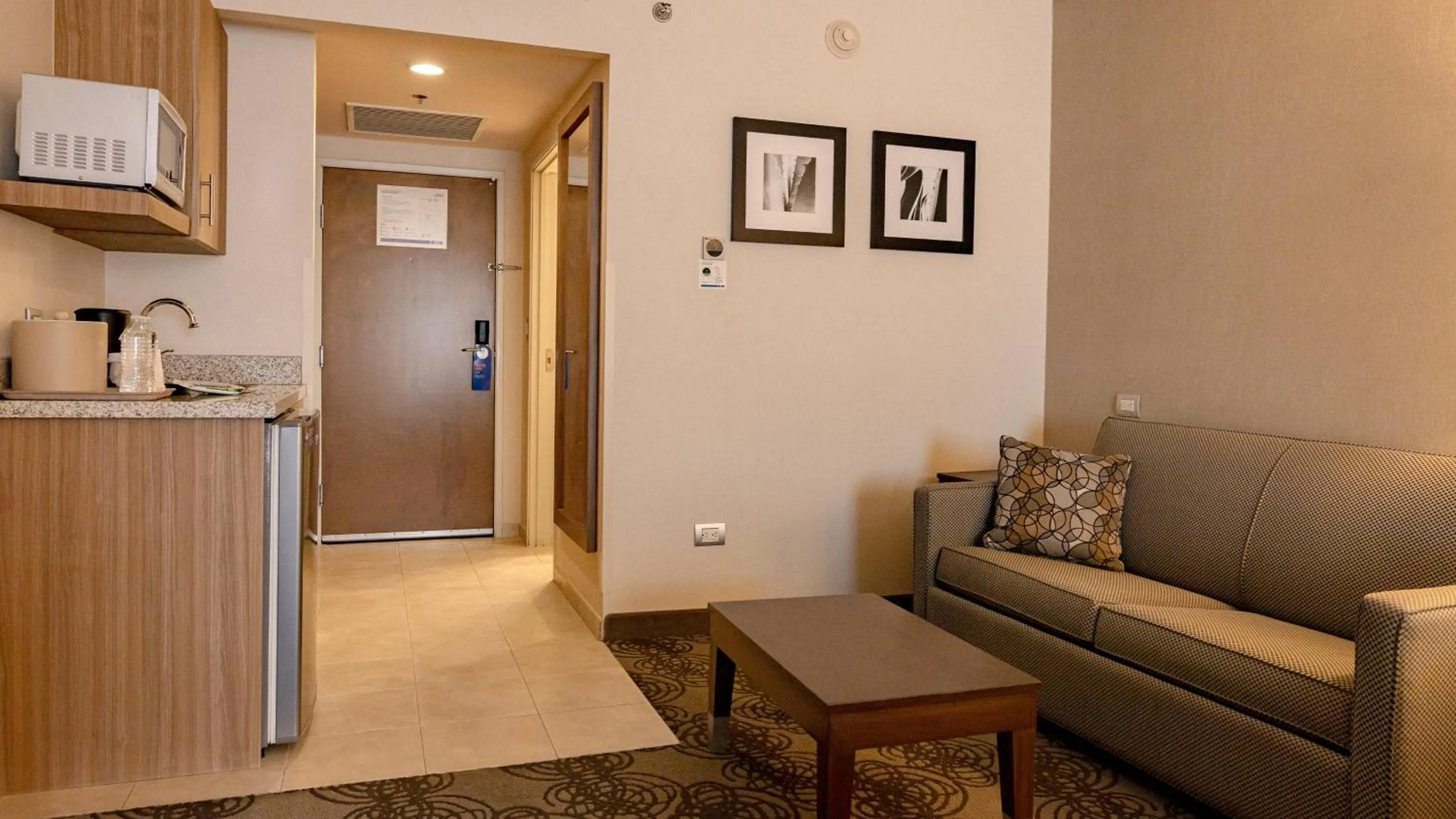 Photo of the whole room in Holiday Inn Express & Suites Chihuahua Juventud by IHG