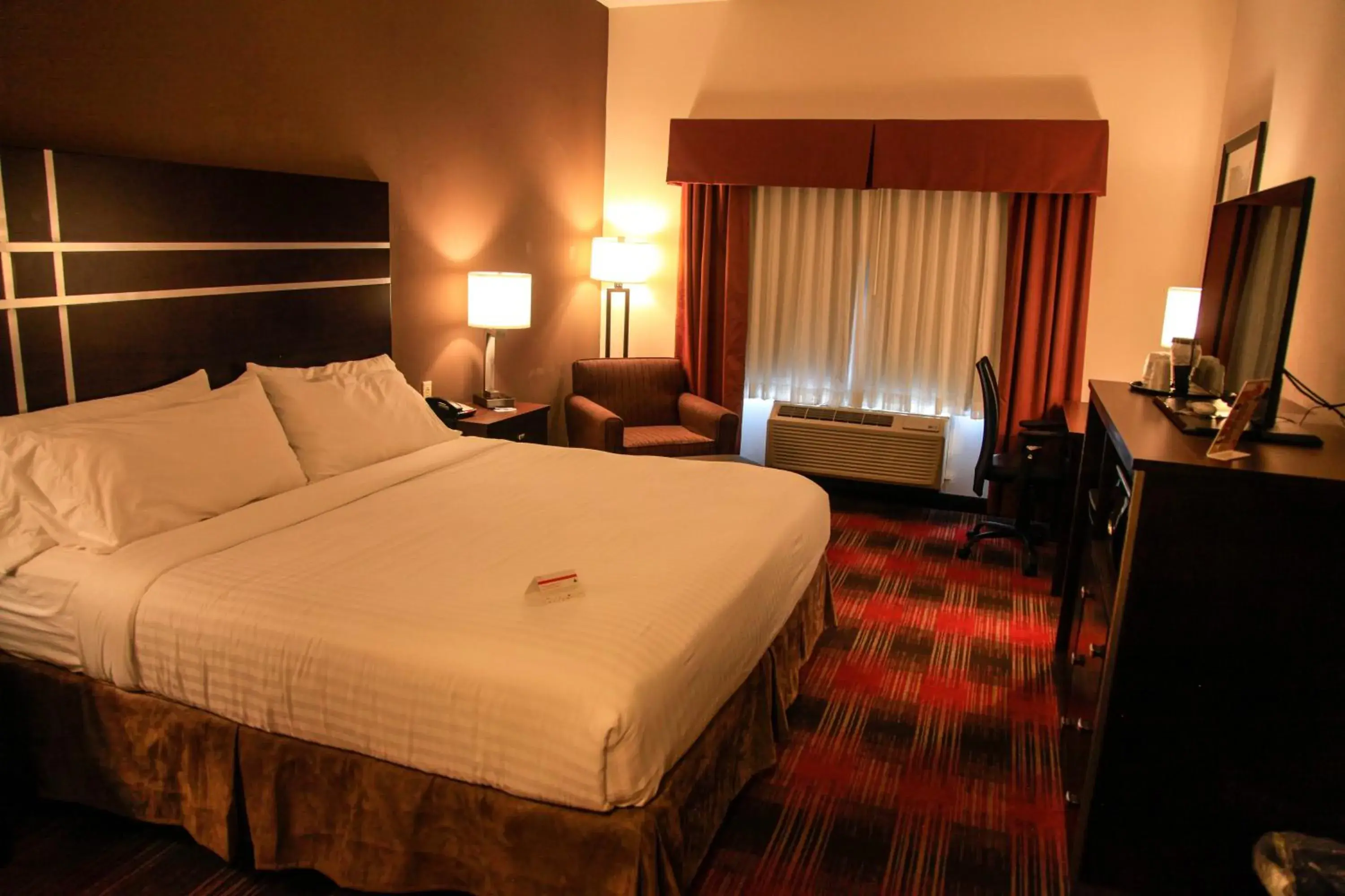 King Room - Hearing Accessible in Holiday Inn Express & Suites Cumberland - La Vale by IHG King Room - Hearing Accessible in Holiday Inn Express & Suites Cumberland - La Vale by IHG