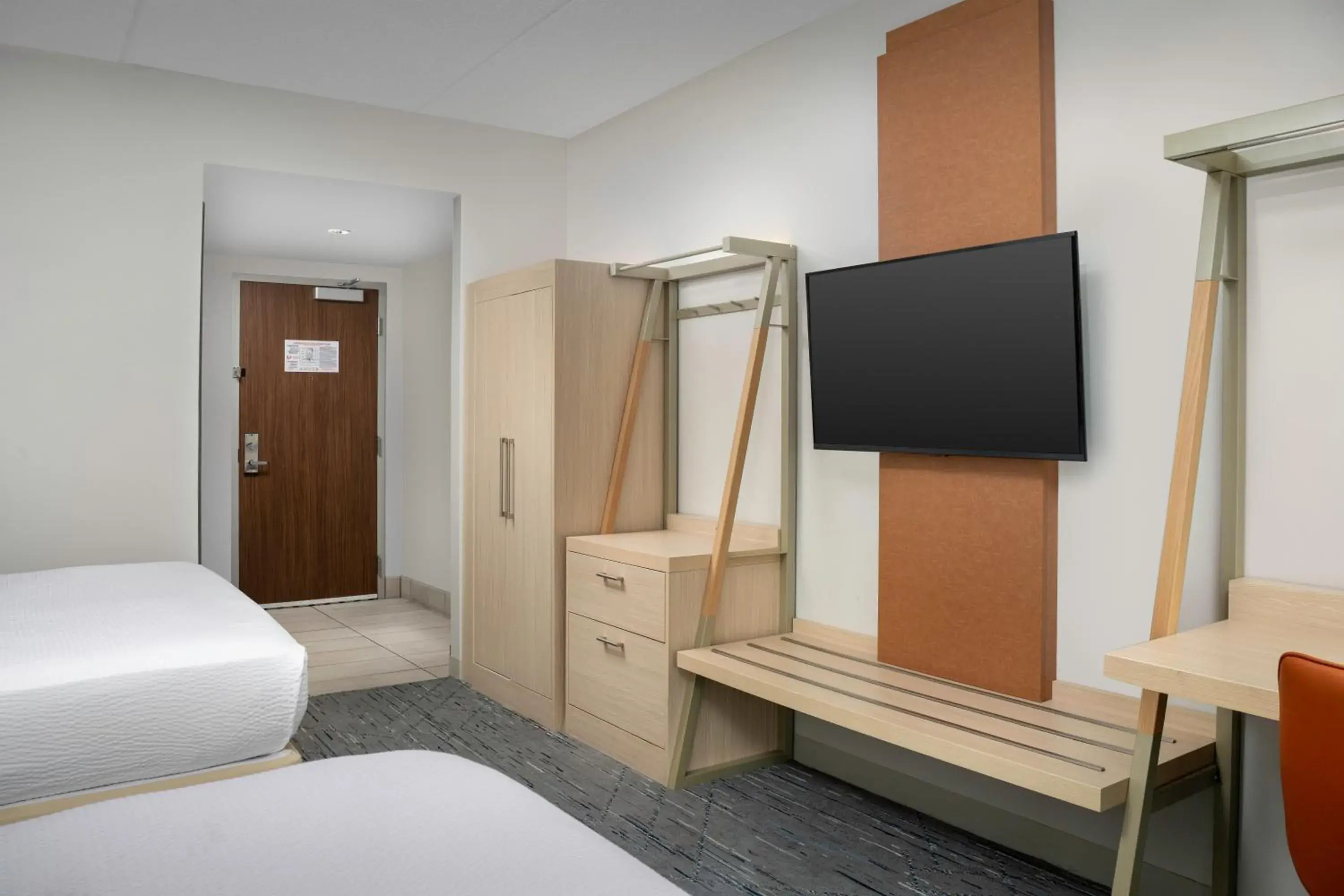 Standard Queen Room with Two Queen Beds - Communications Accessible in Holiday Inn Express & Suites Pittsburgh North Shore by IHG Standard Queen Room with Two Queen Beds - Communications Accessible in Holiday Inn Express & Suites Pittsburgh North Shore by IHG
