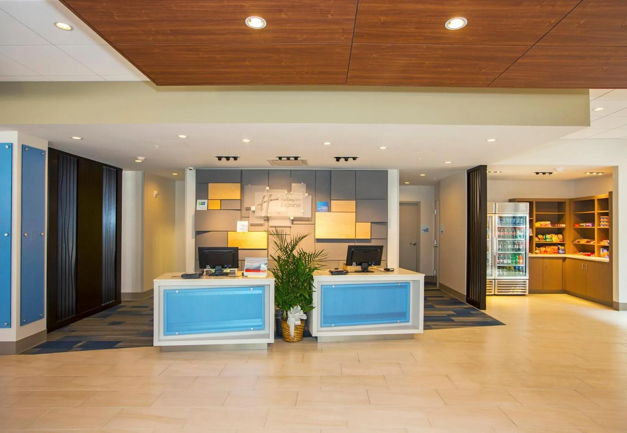 Property building in Holiday Inn Express & Suites Pittsburgh North Shore by IHG