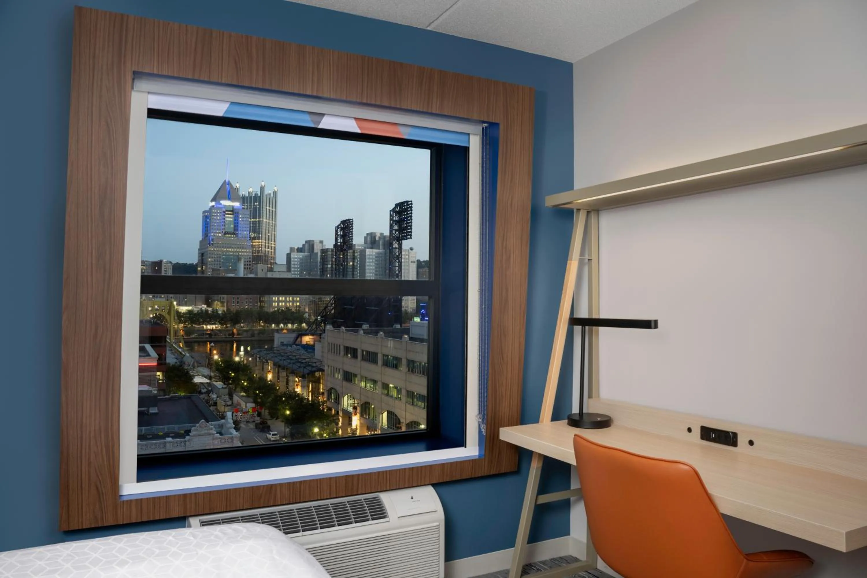 City view in Holiday Inn Express & Suites Pittsburgh North Shore by IHG