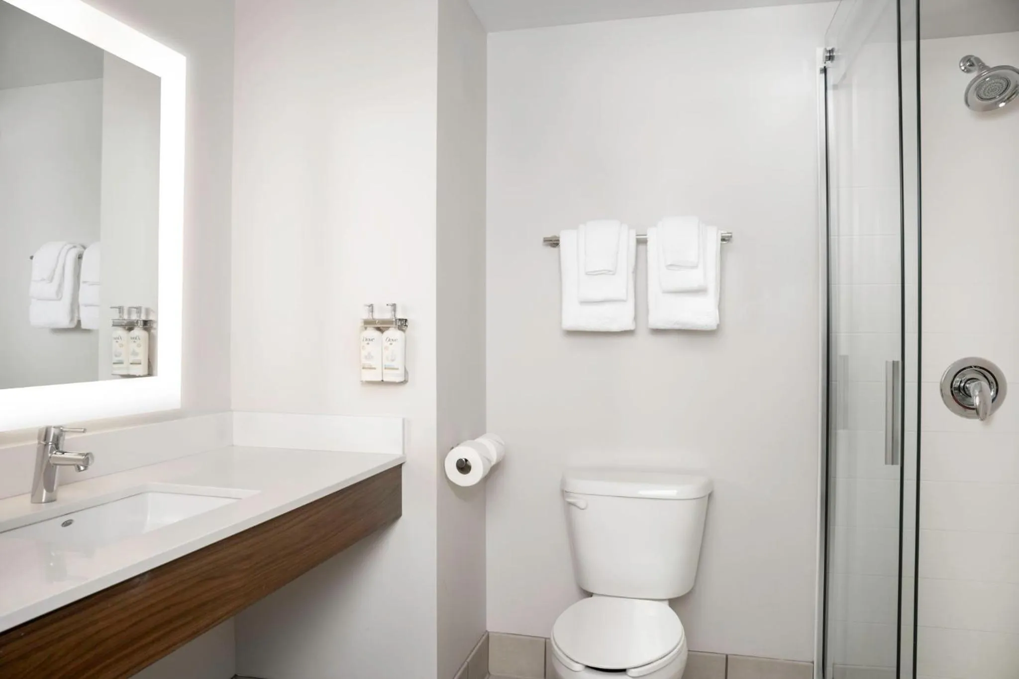 Photo of the whole room in Holiday Inn Express & Suites Pittsburgh North Shore by IHG