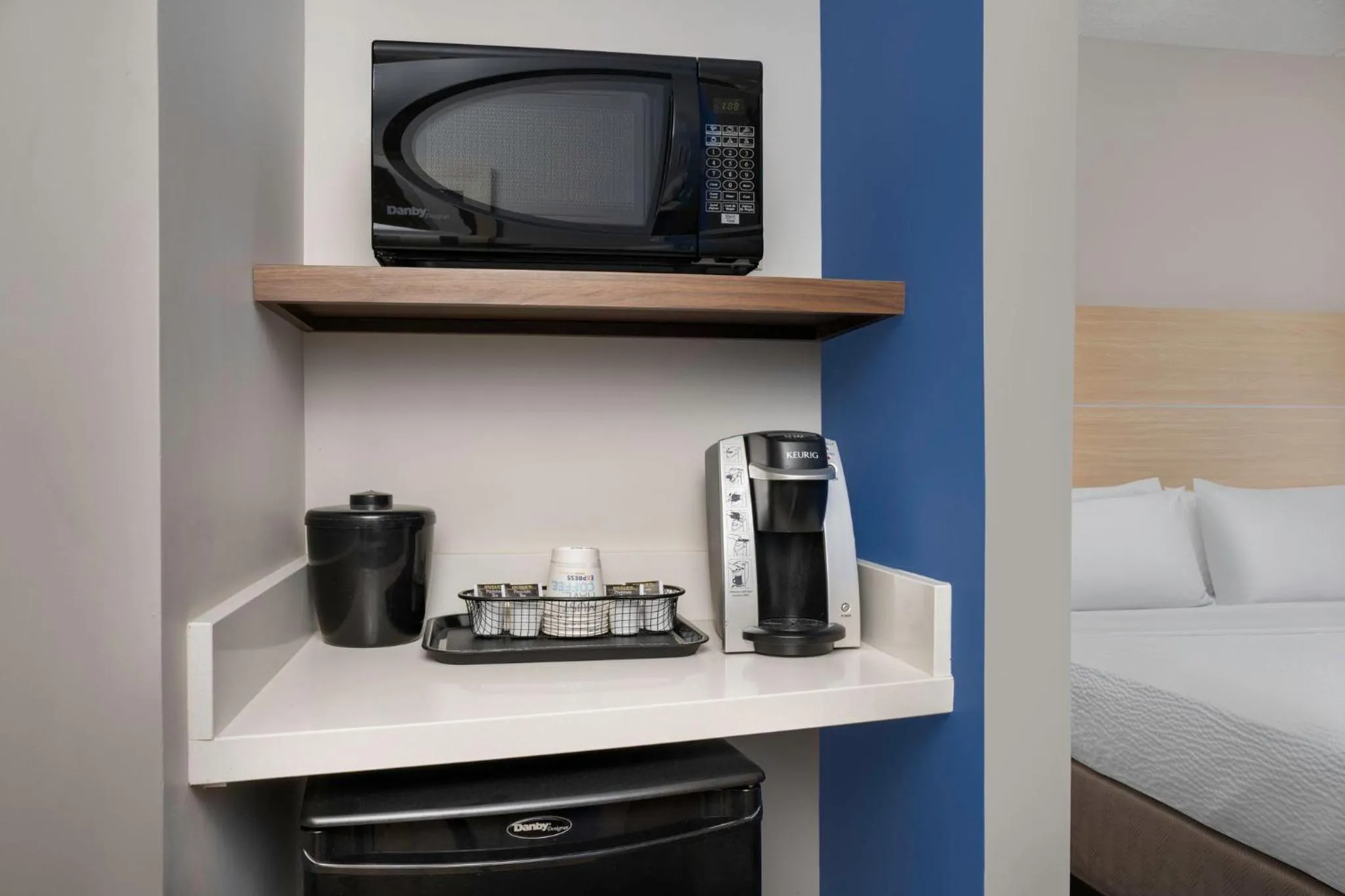 Photo of the whole room, Bed in Holiday Inn Express & Suites Pittsburgh North Shore by IHG