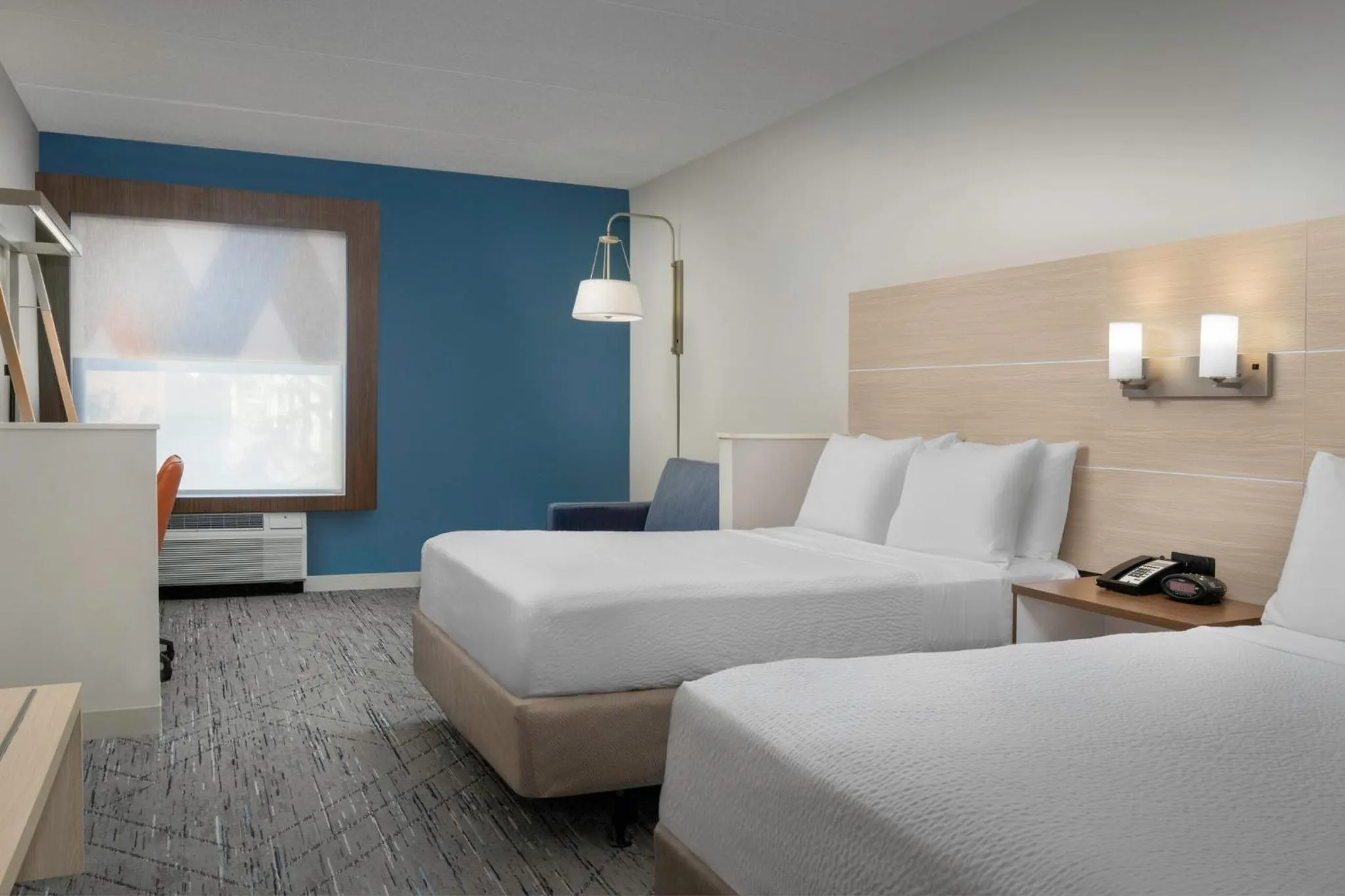 Photo of the whole room, Bed in Holiday Inn Express & Suites Pittsburgh North Shore by IHG