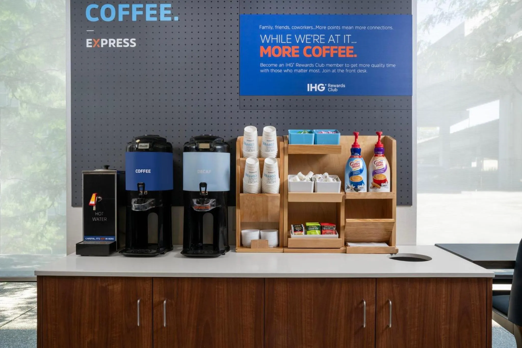 Breakfast in Holiday Inn Express & Suites Pittsburgh North Shore by IHG