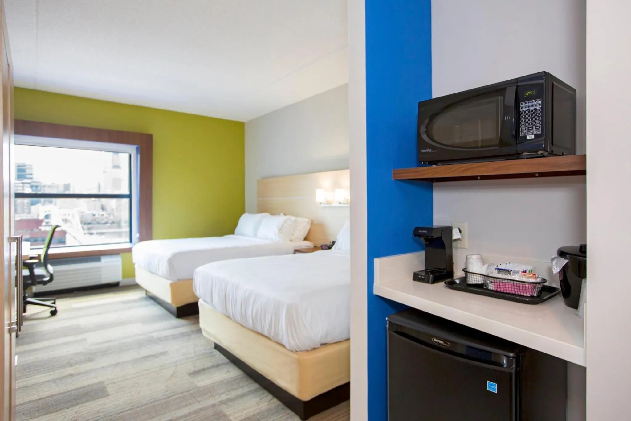 Photo of the whole room, Bed in Holiday Inn Express & Suites Pittsburgh North Shore by IHG