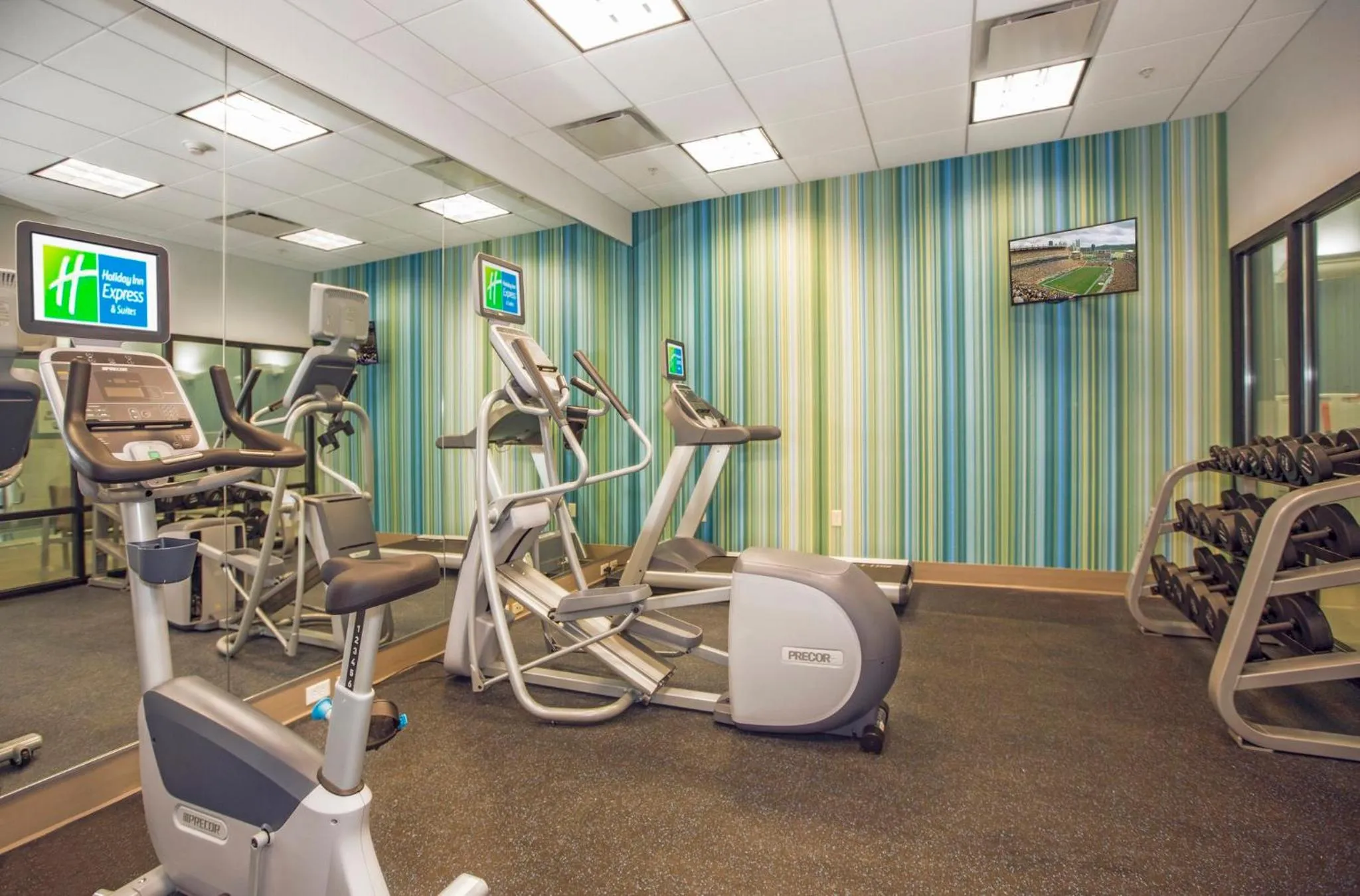 Fitness centre/facilities in Holiday Inn Express & Suites Pittsburgh North Shore by IHG