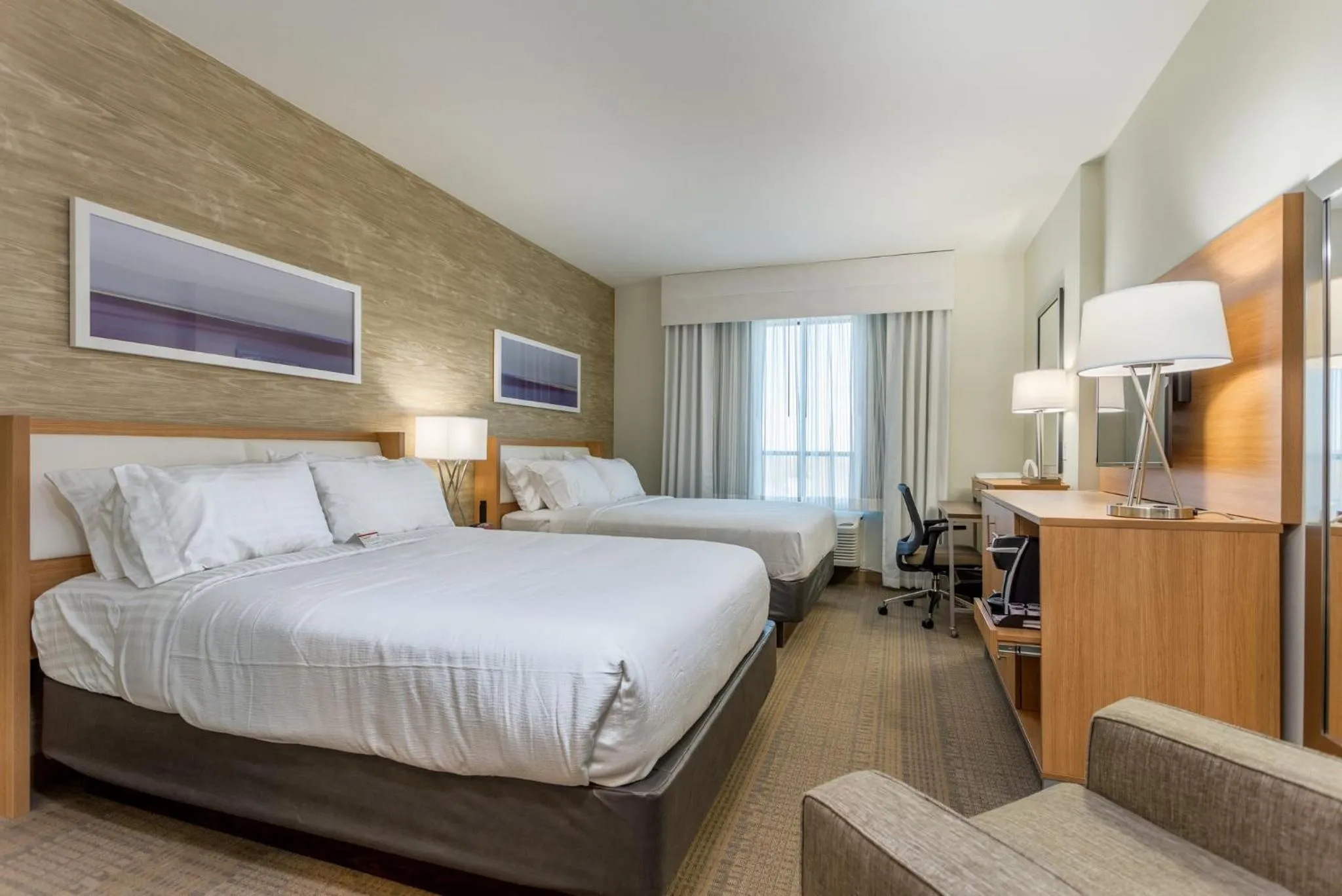 Photo of the whole room, Bed in Holiday Inn San Marcos Convention Center by IHG