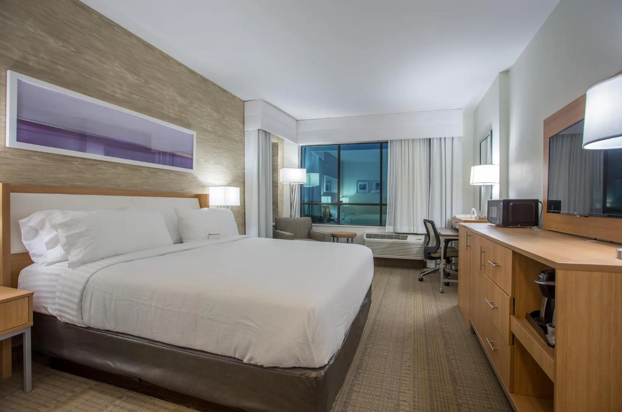 Photo of the whole room, Bed in Holiday Inn San Marcos Convention Center by IHG