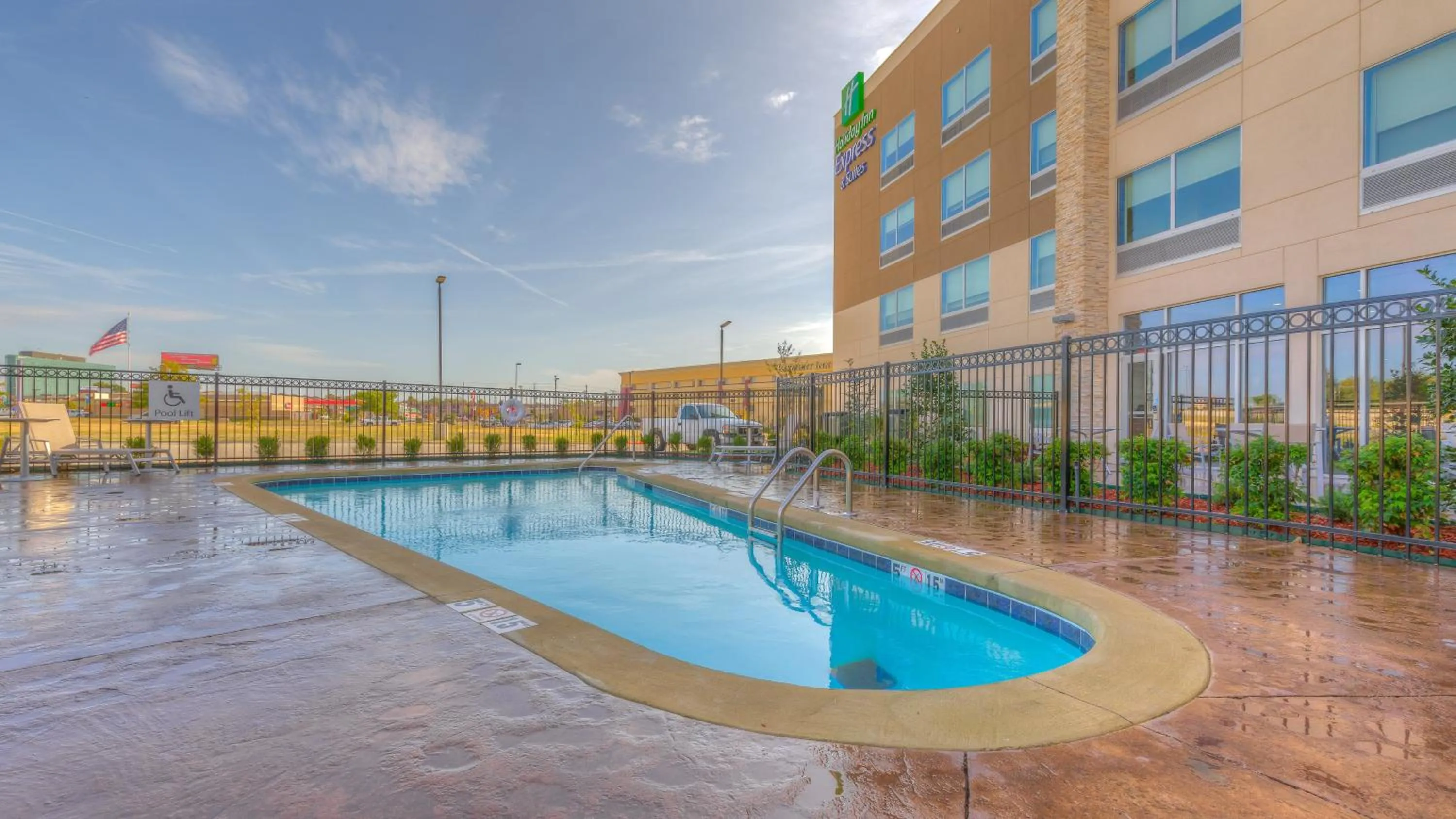 Swimming pool in Holiday Inn Express & Suites Tulsa Midtown by IHG