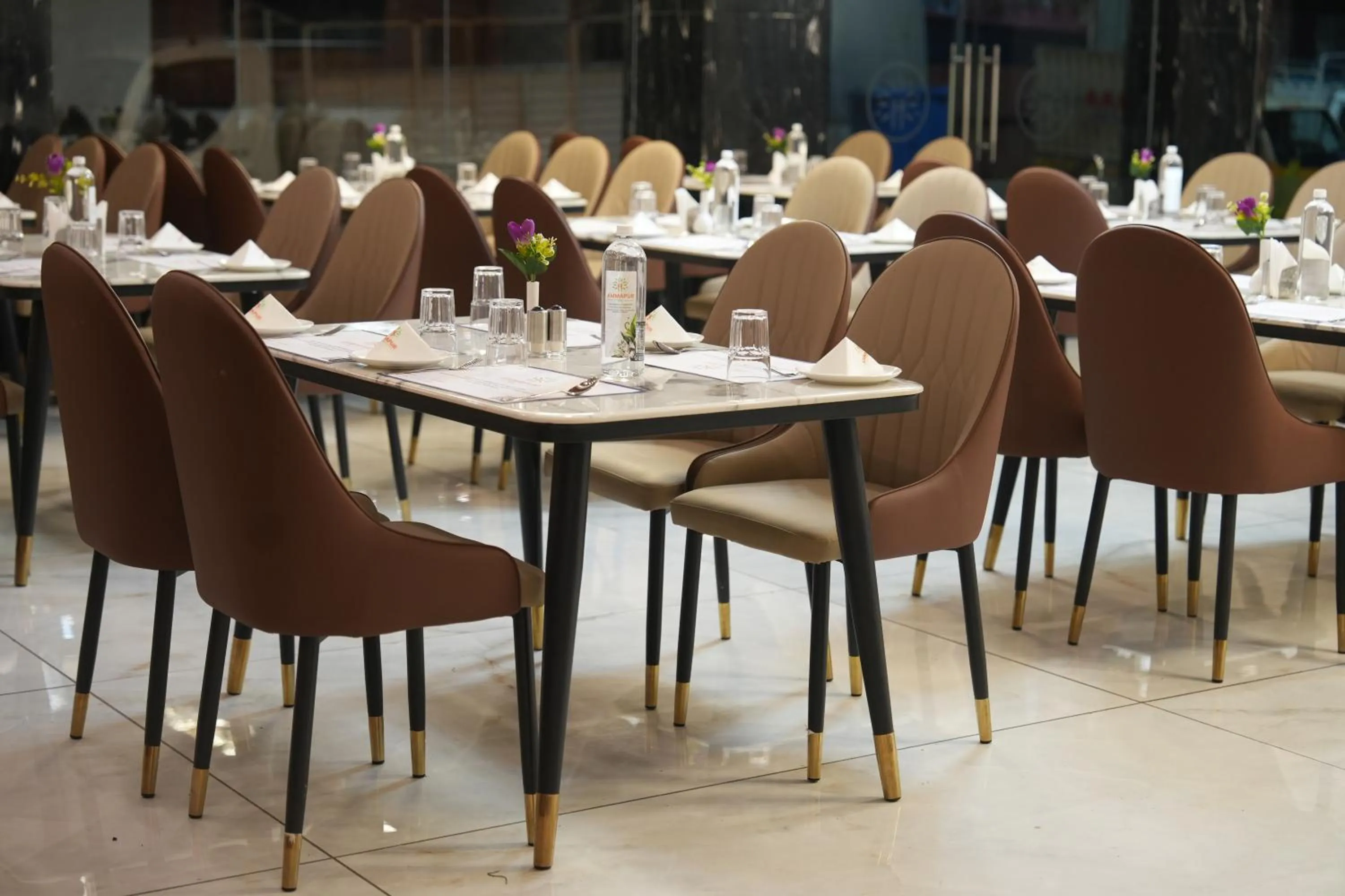 Restaurant/places to eat in VOVO Boutique Hotel