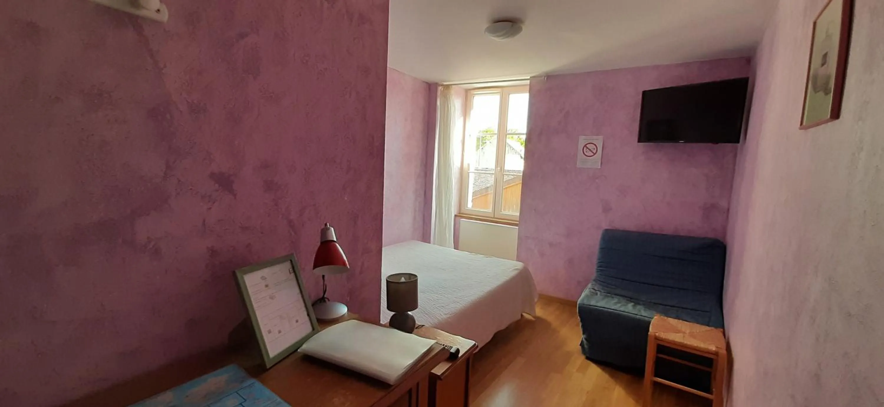 Bedroom, Bed in Le Marmagne