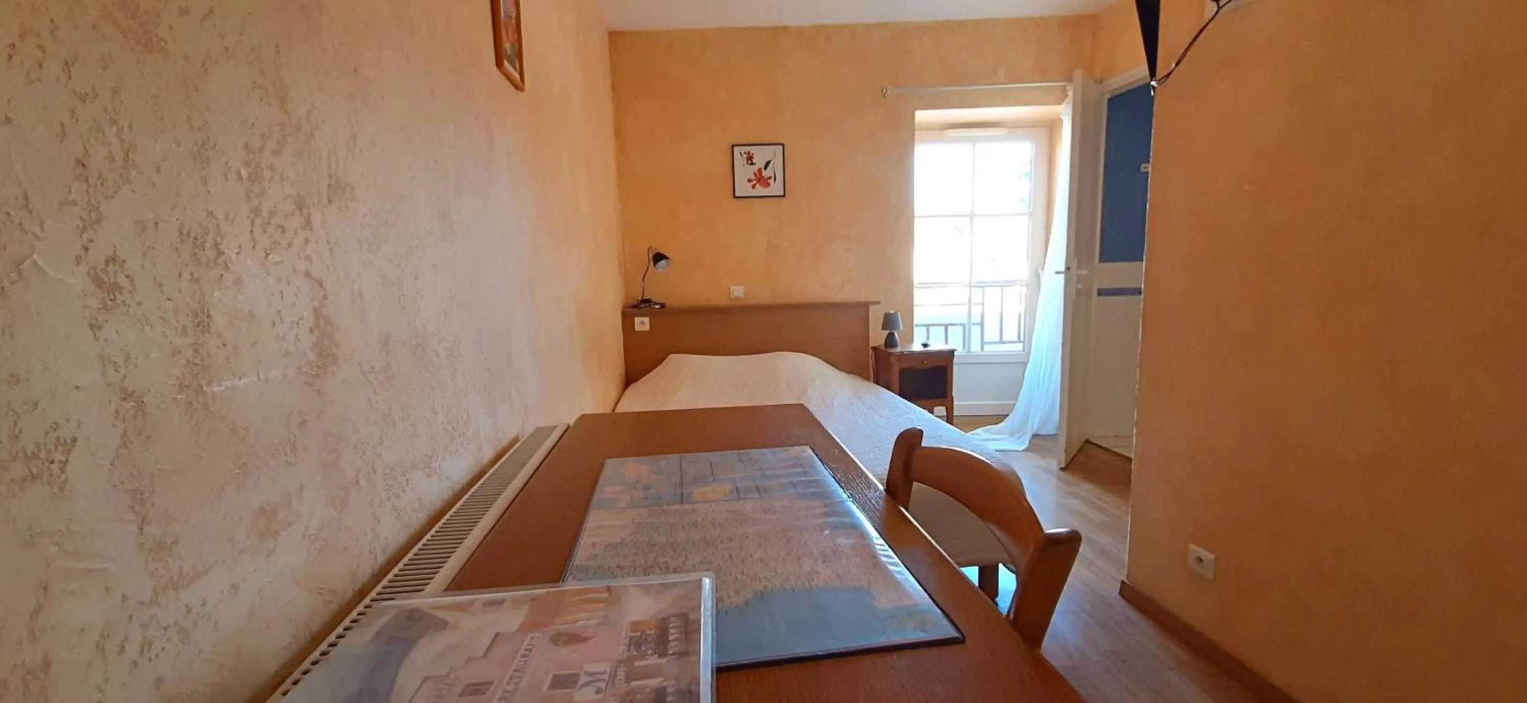 Bedroom, Bed in Le Marmagne