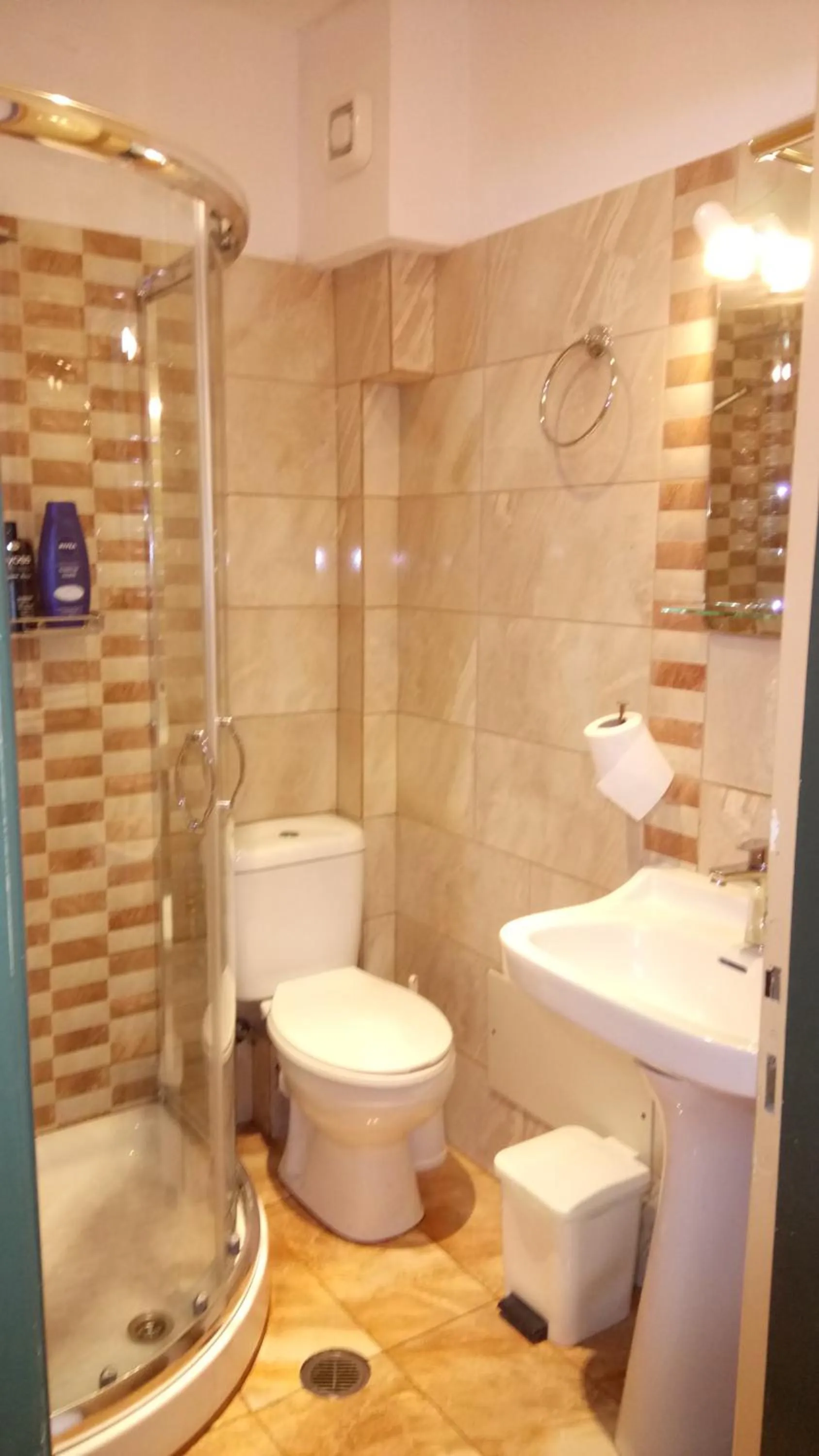 Bathroom in Flamingo Apartments Moraitika Corfu