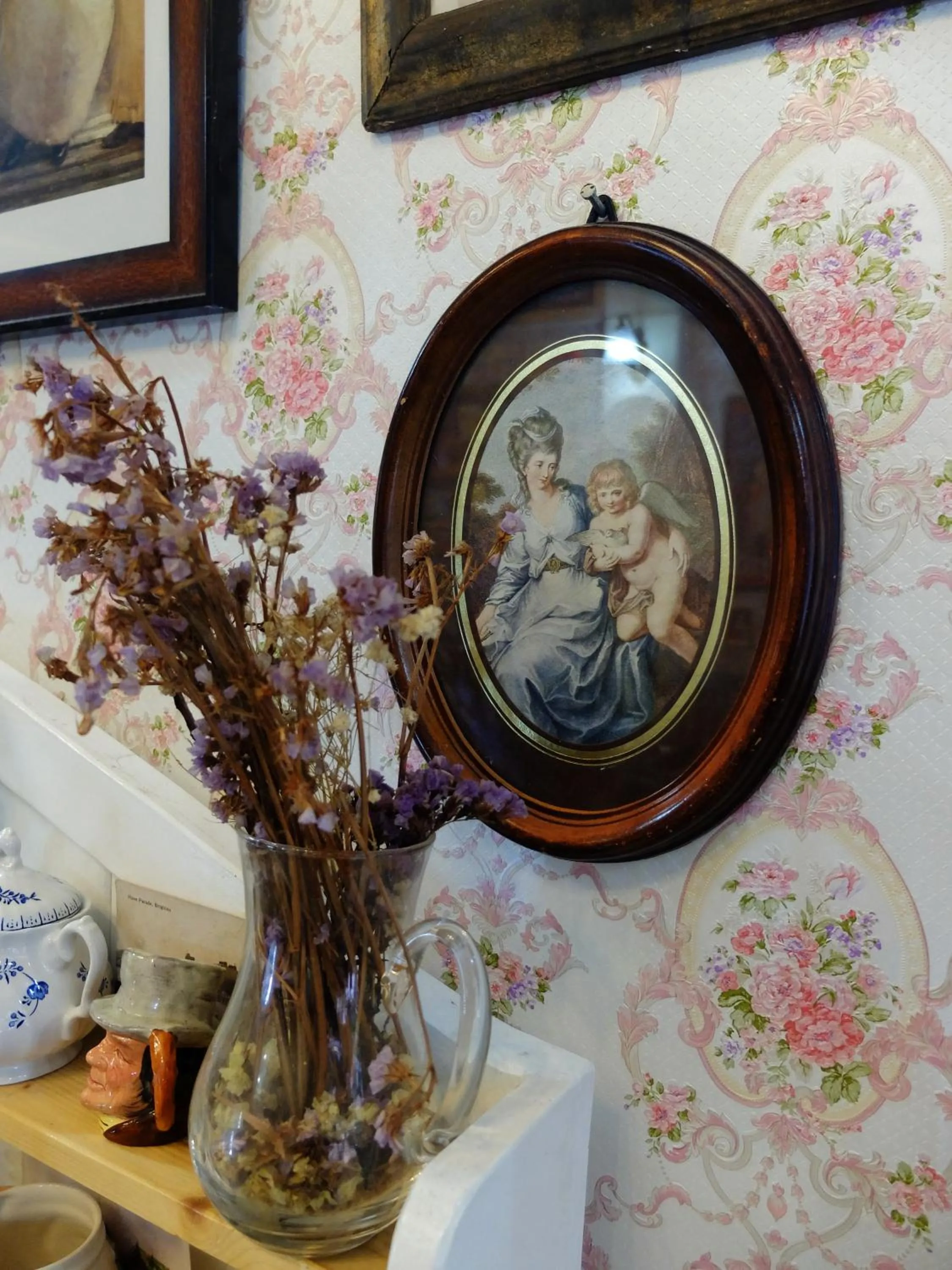 Decorative detail in The London Tearoom