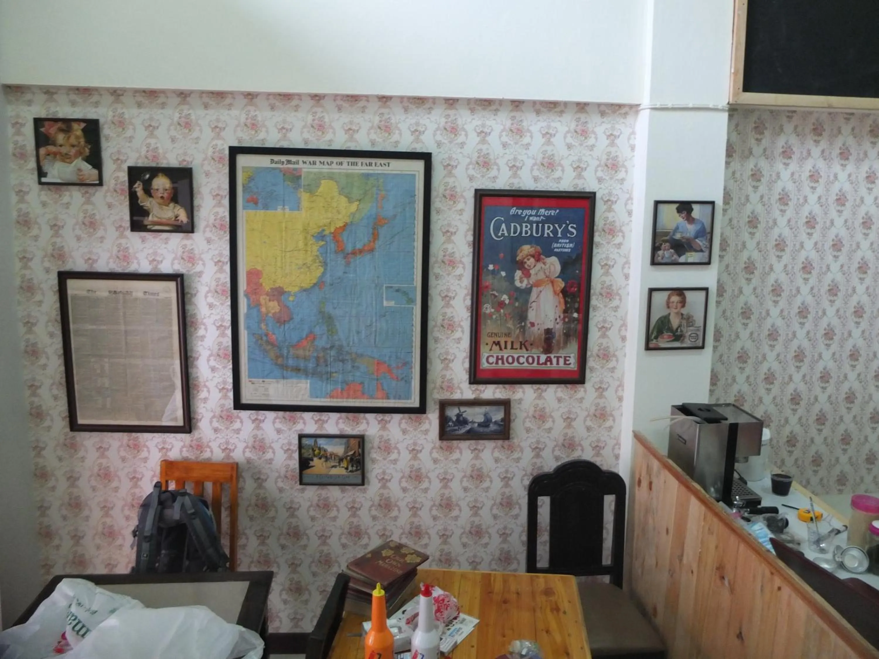 Restaurant/places to eat in The London Tearoom