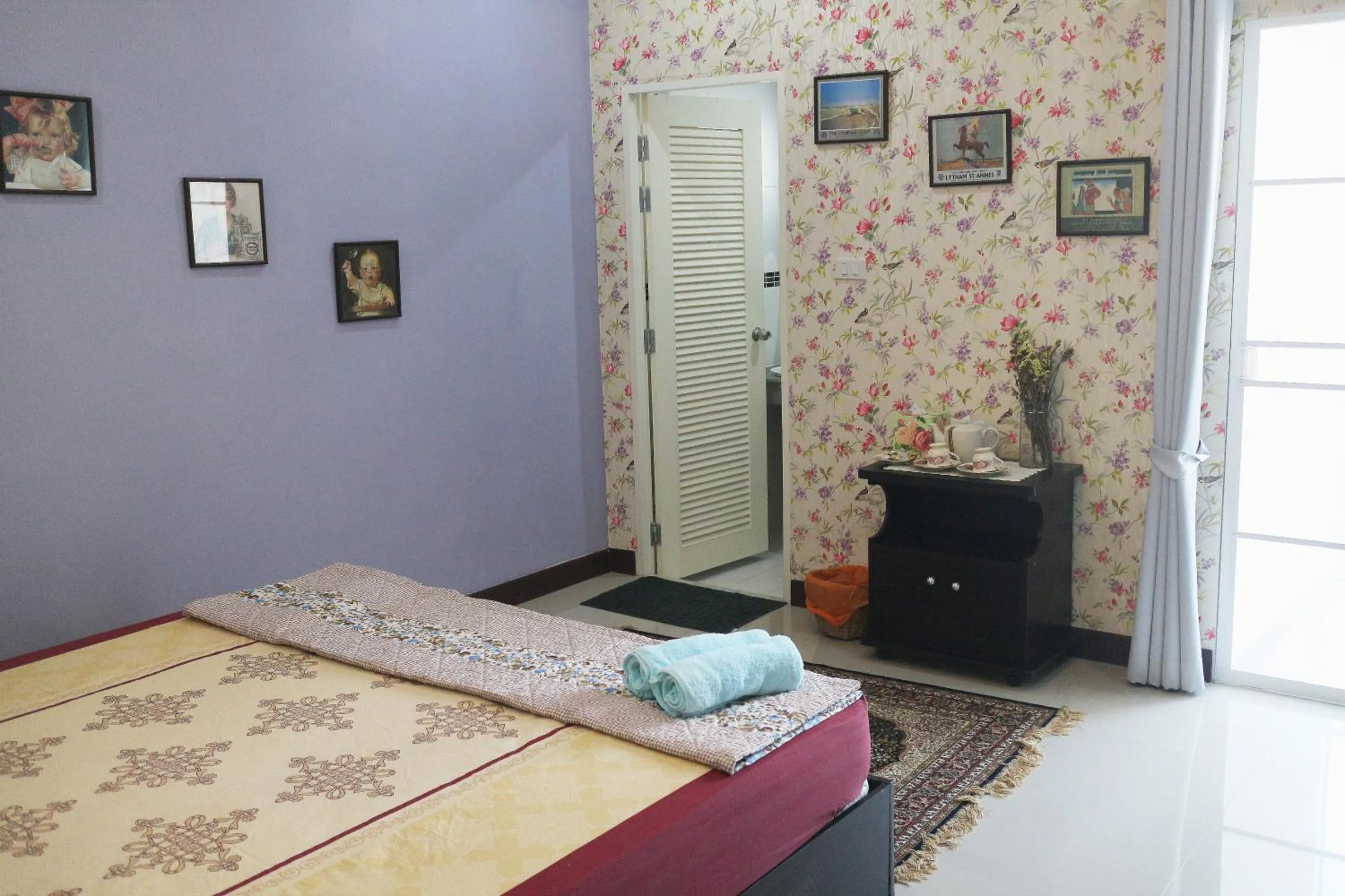 Decorative detail, Bed in The London Tearoom