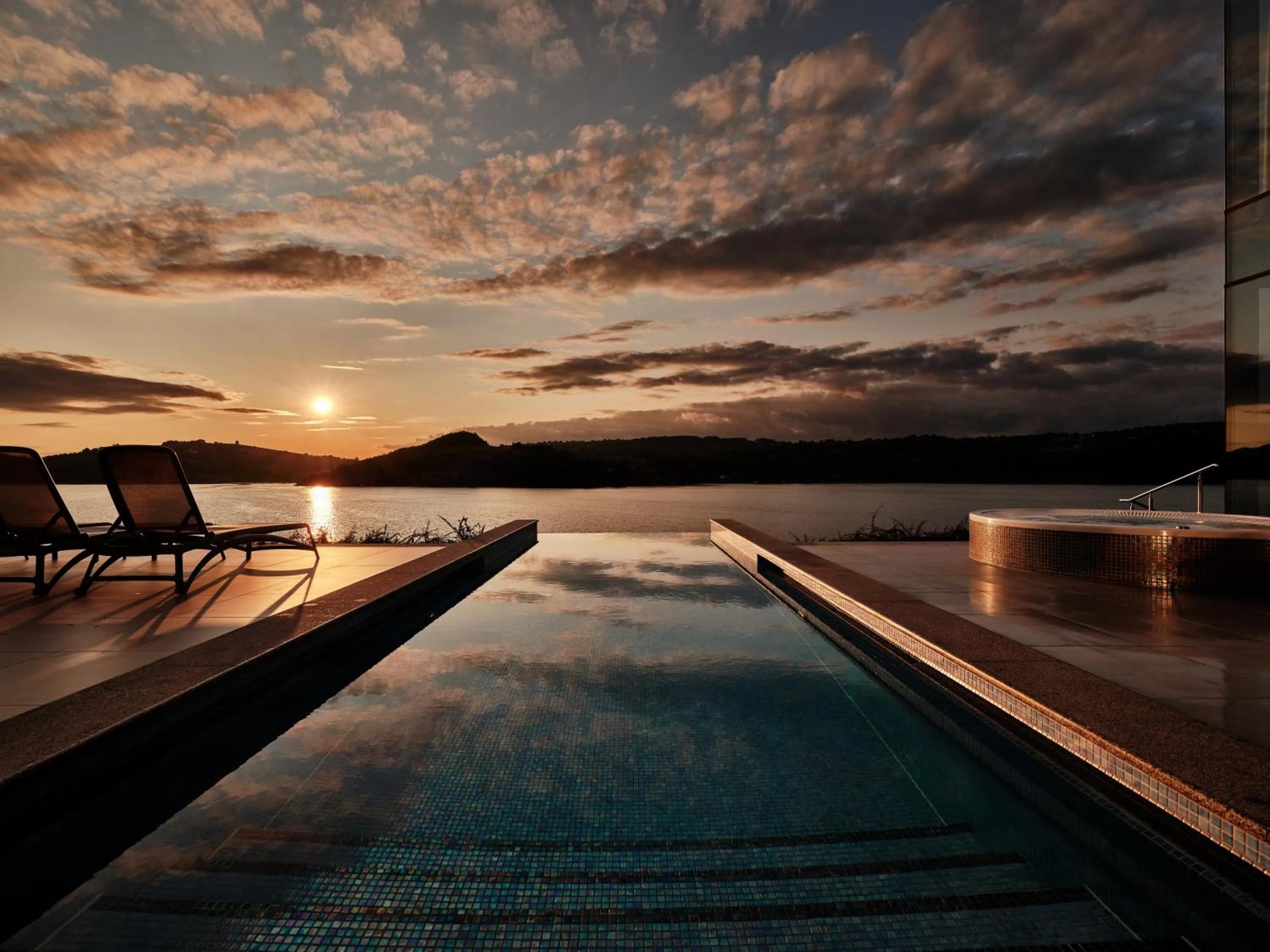 Swimming pool in Heron Live Hotel Marina & SPA