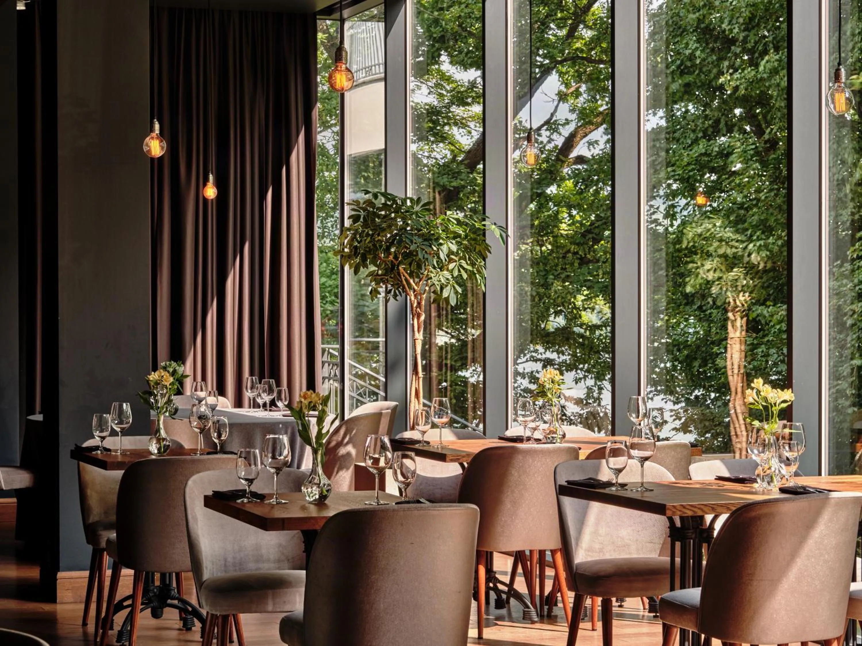 Restaurant/places to eat in Heron Live Hotel Marina & SPA