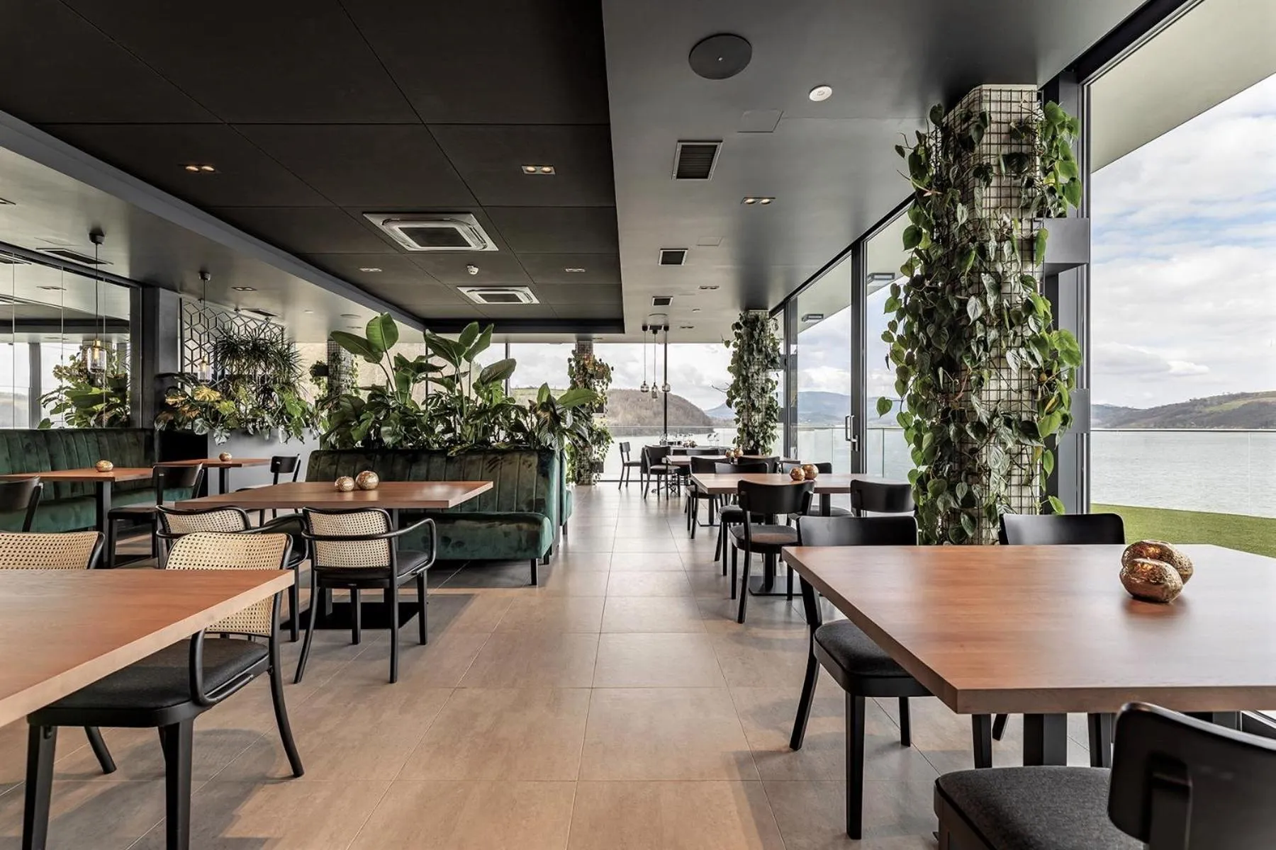 Restaurant/places to eat in Heron Live Hotel Marina & SPA