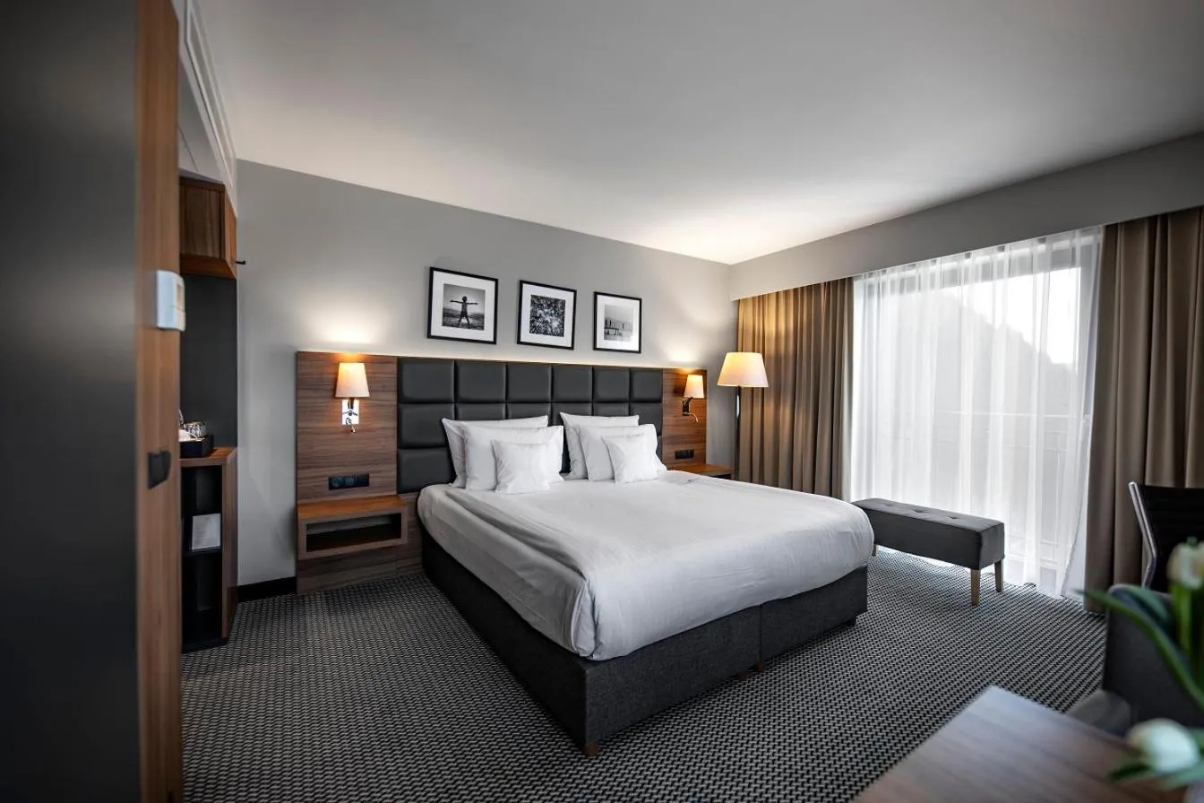 Bed in Heron Live Hotel Marina & SPA