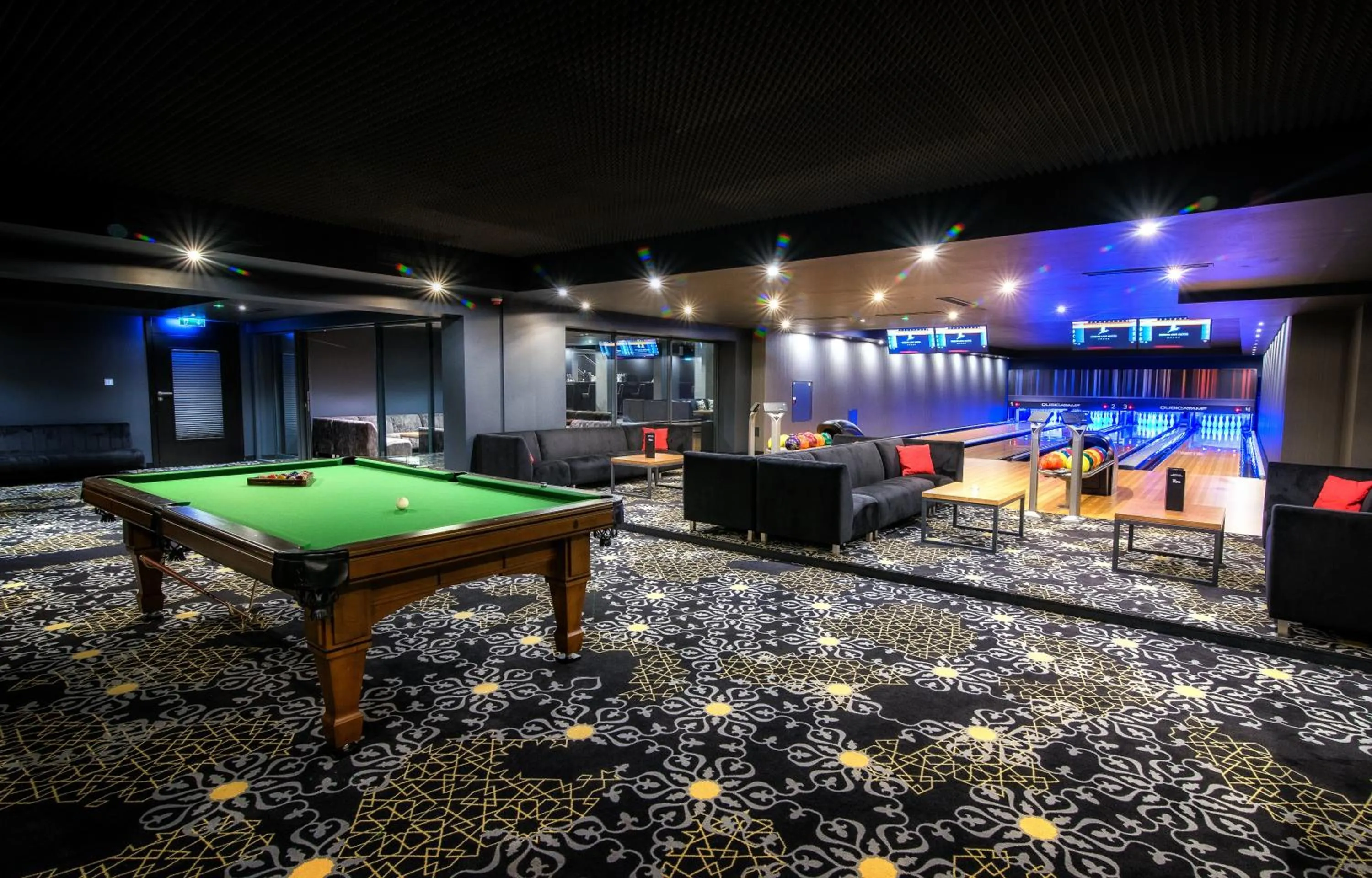 Billiard in Heron Live Hotel Marina & SPA