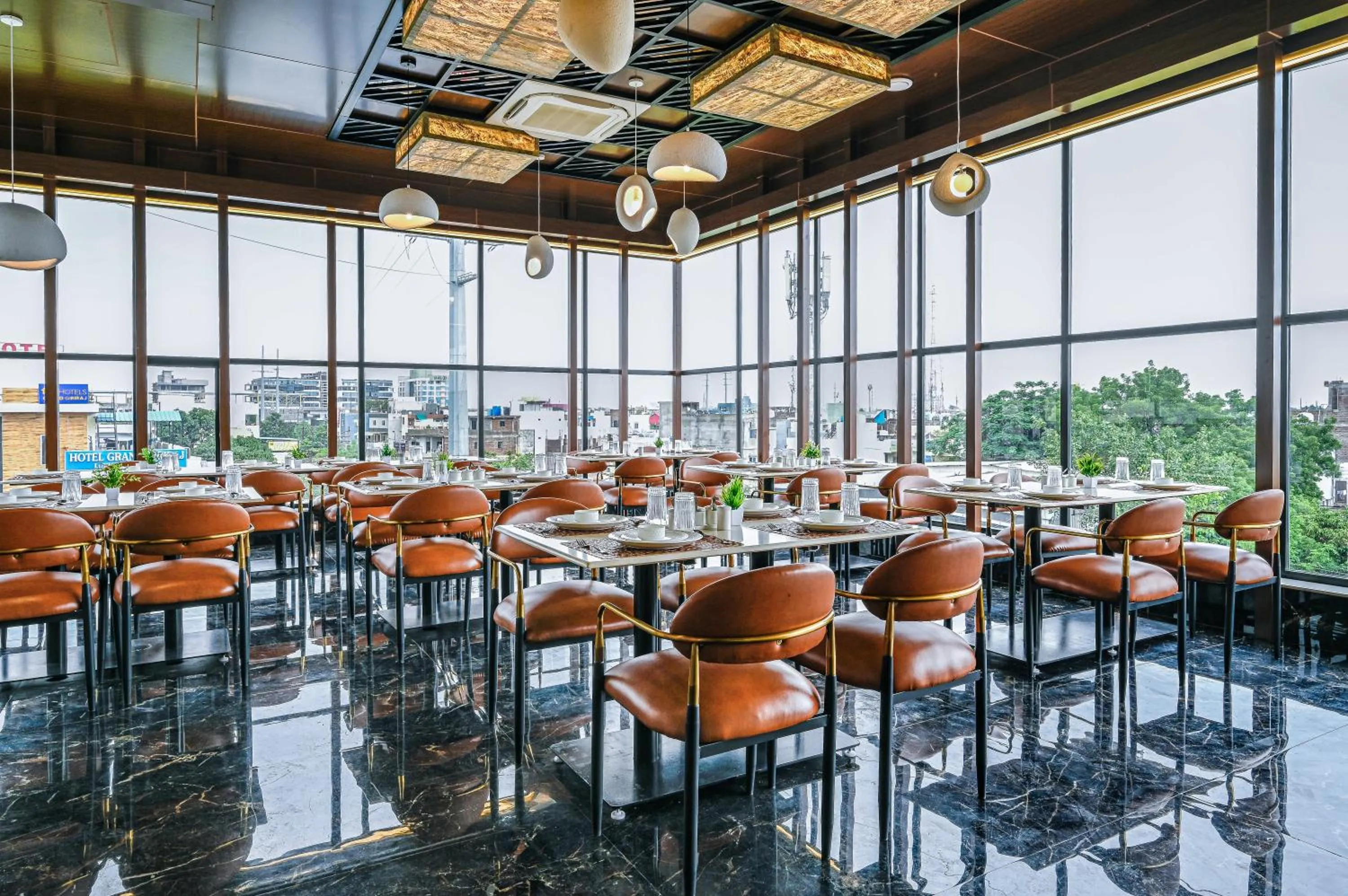 Restaurant/places to eat in Hotel Grand Girdhar Premier