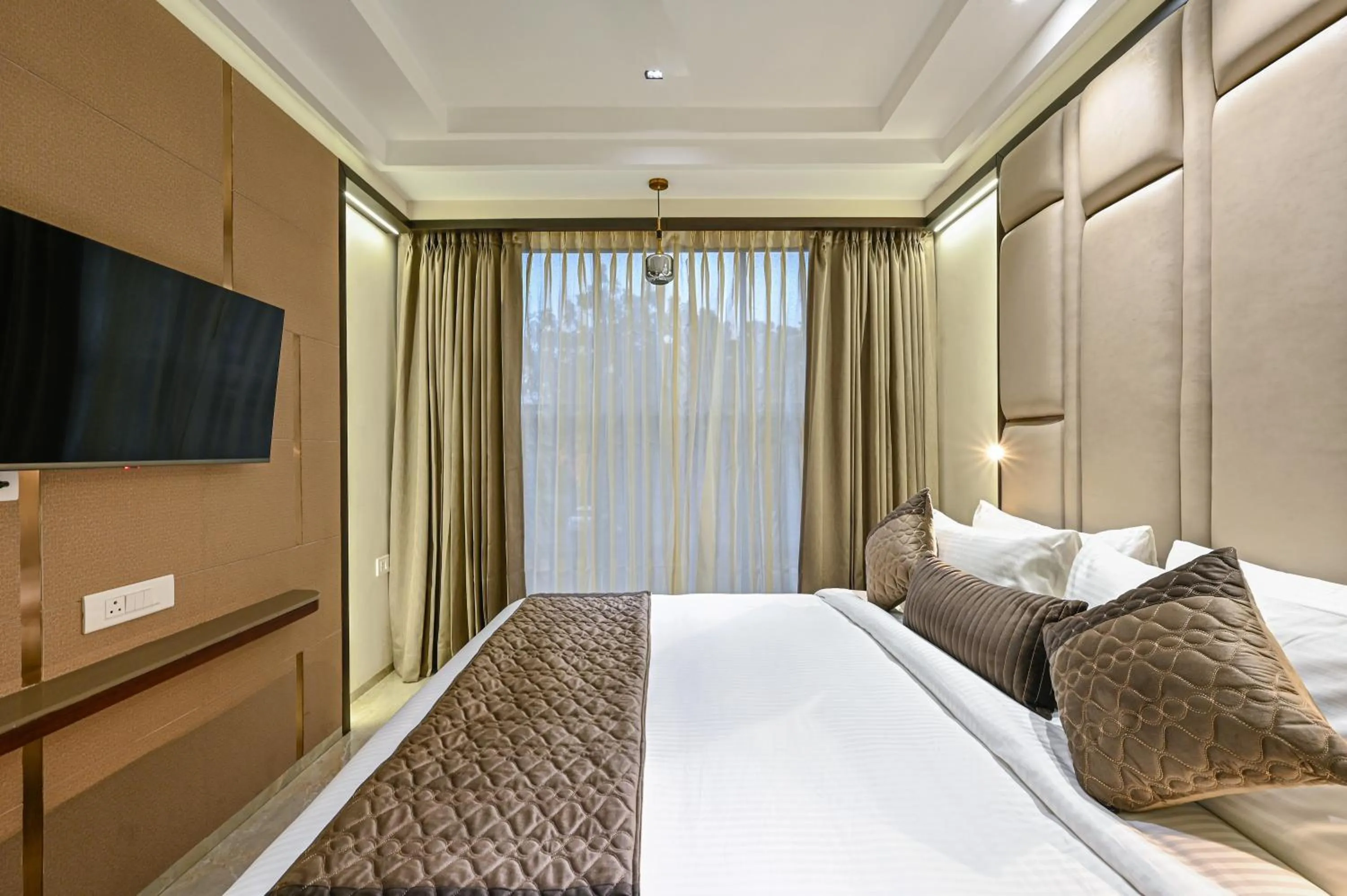 Bed in Hotel Grand Girdhar Premier