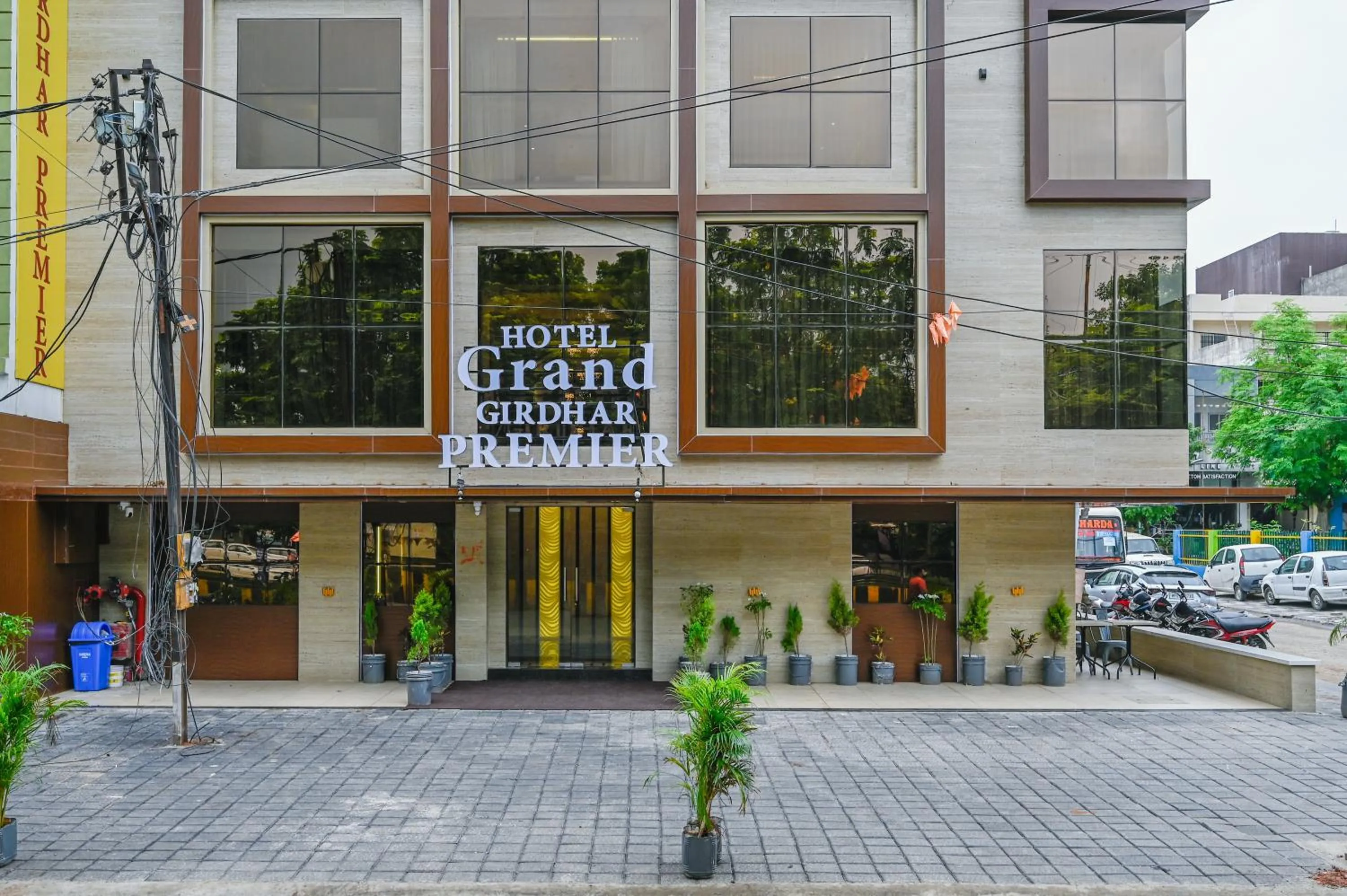Facade/entrance in Hotel Grand Girdhar Premier
