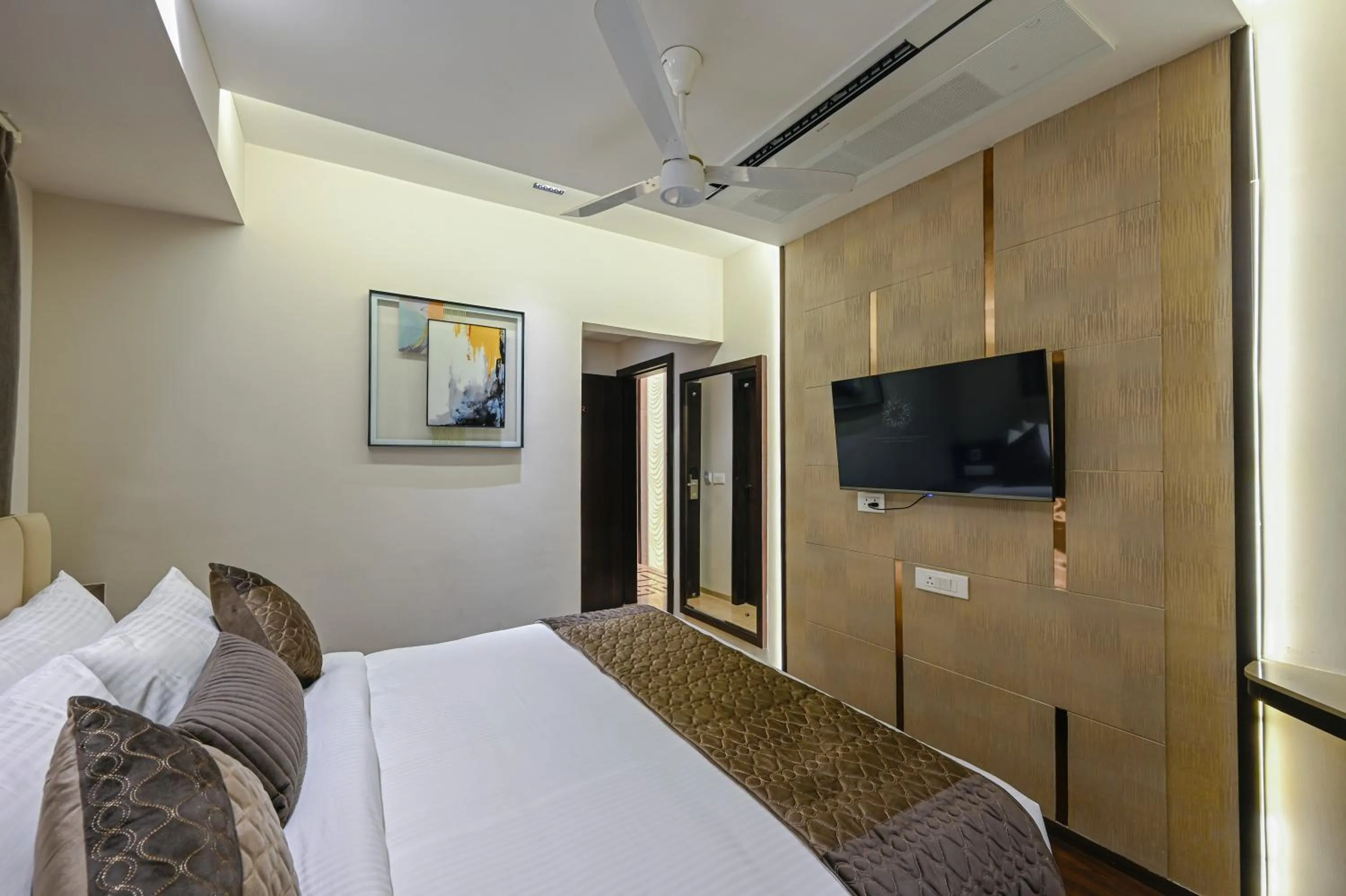 Bed in Hotel Grand Girdhar Premier