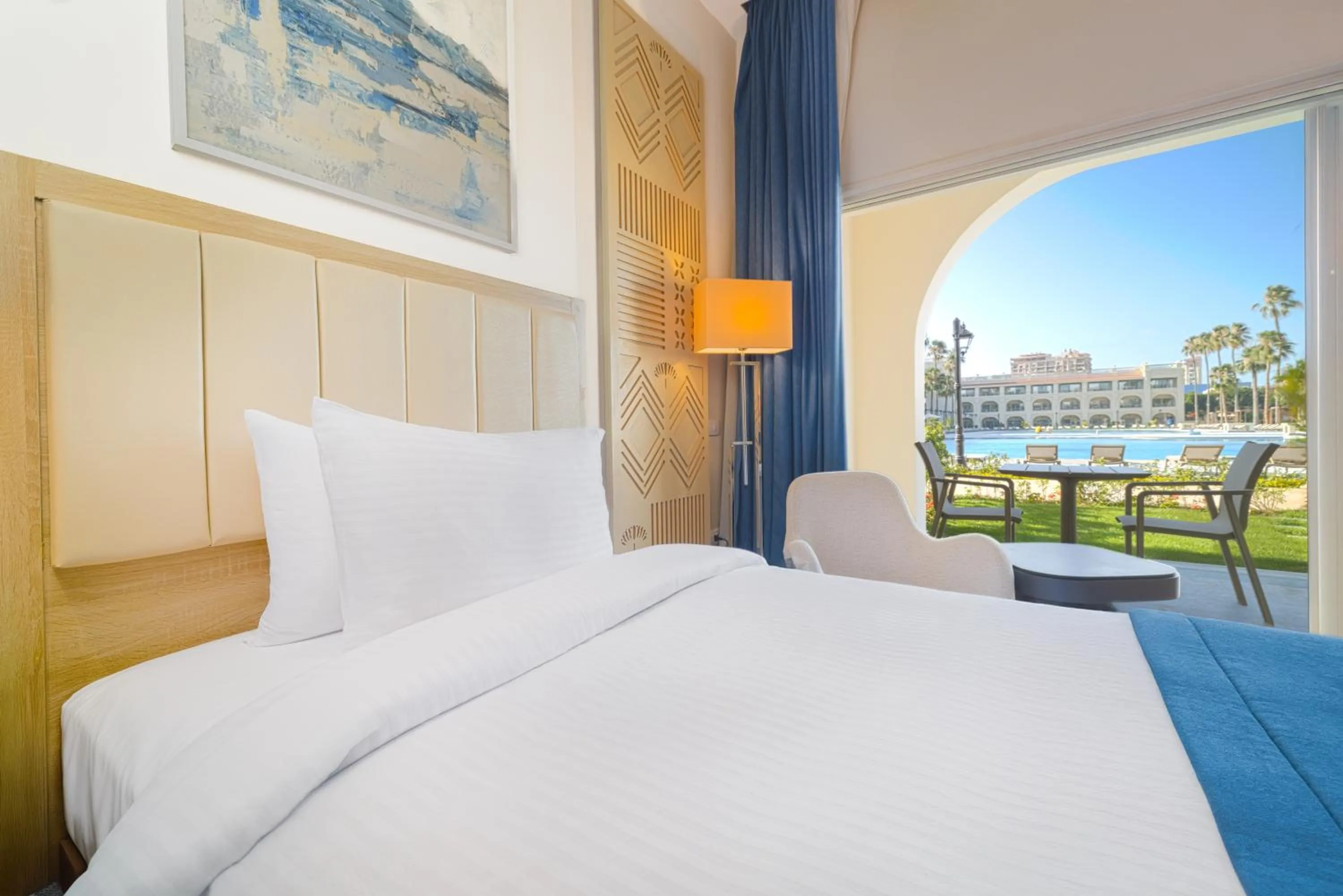 Bed in Helnan Antoniades Palace Hotel