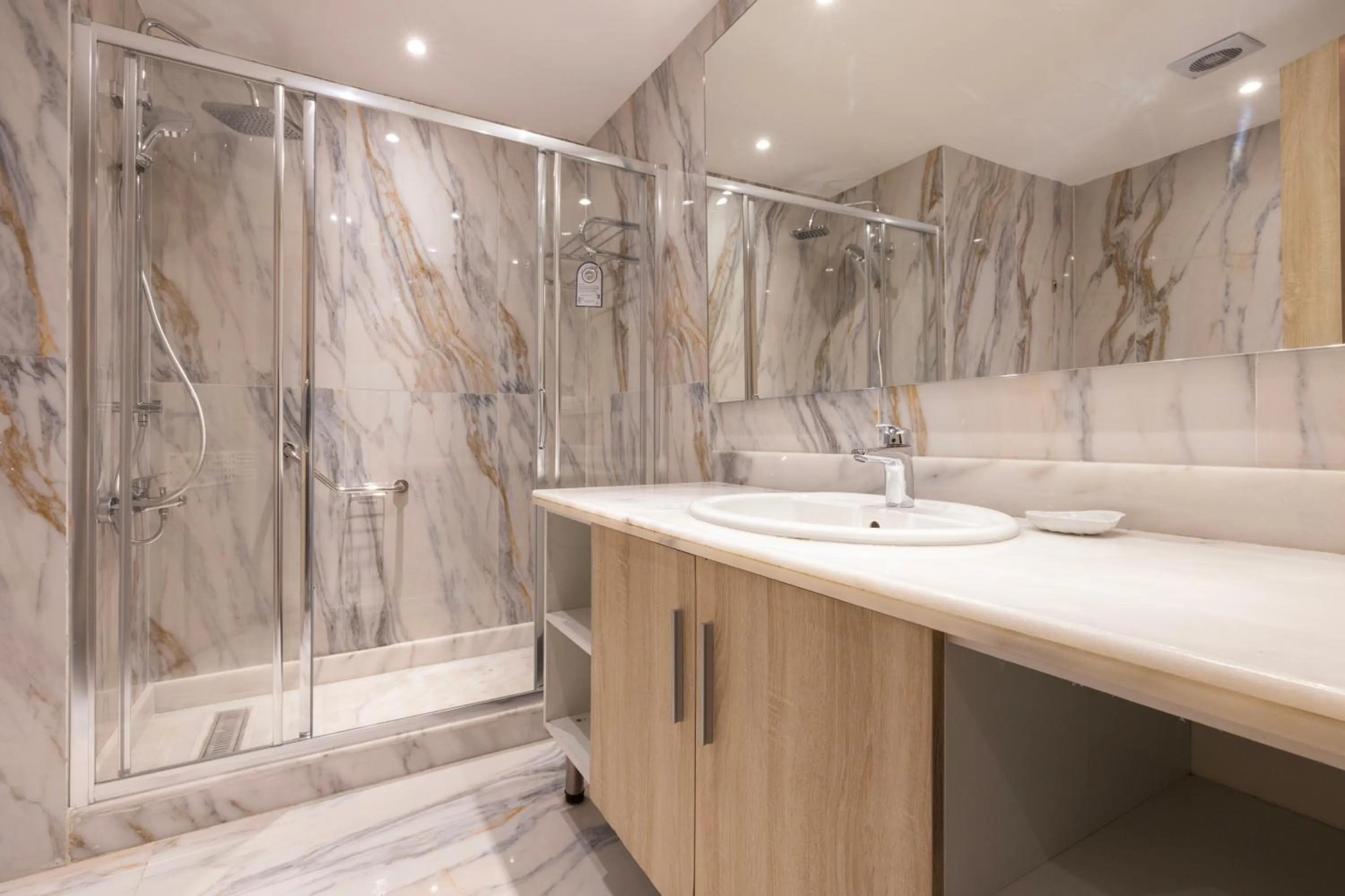 Toilet in Helnan Antoniades Palace Hotel