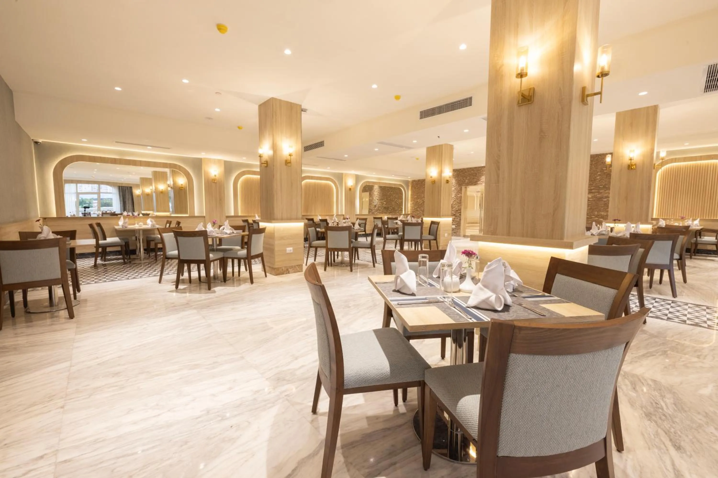 Restaurant/places to eat in Helnan Antoniades Palace Hotel