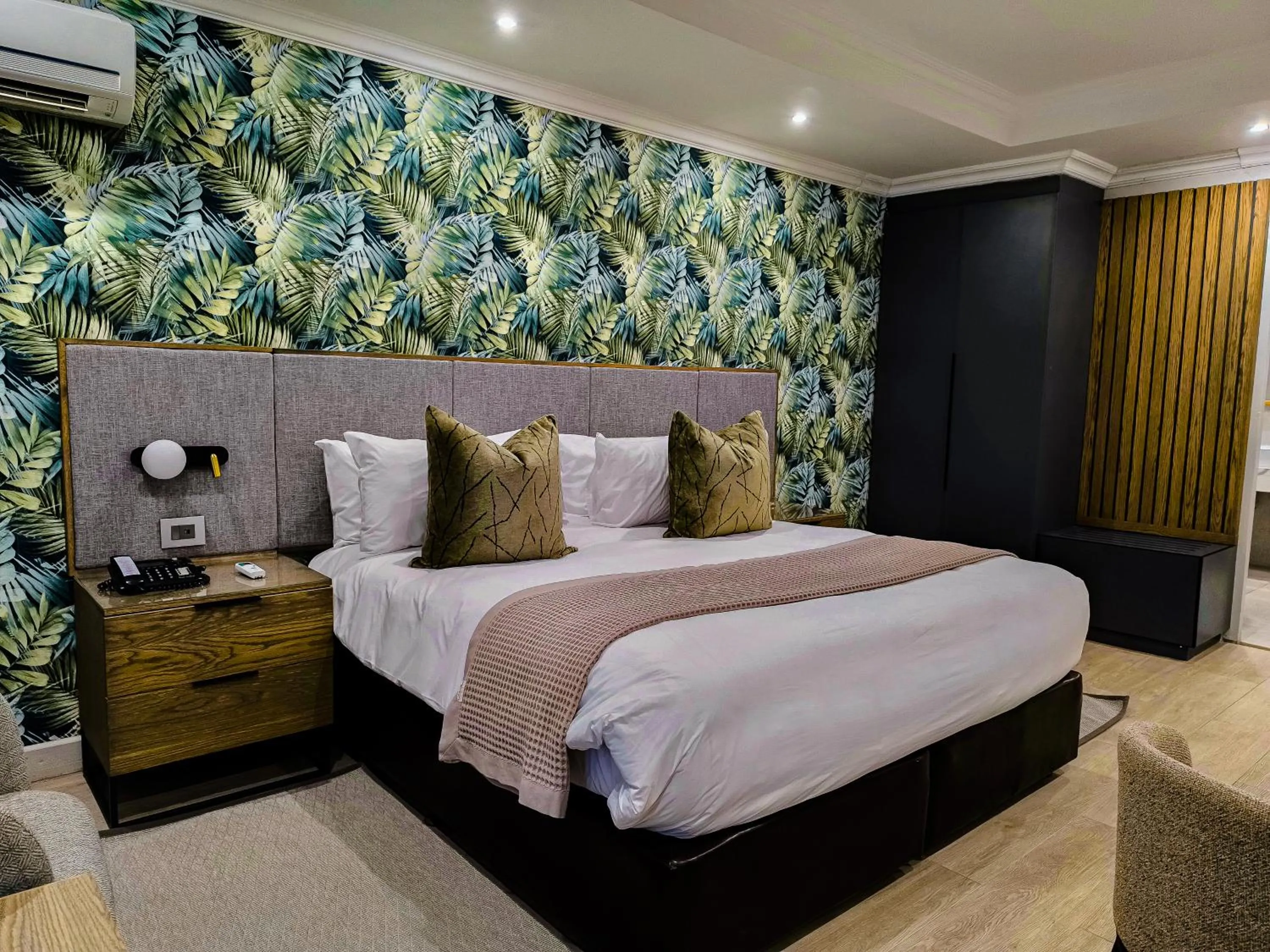 Bed in Cresta Thapama Hotel