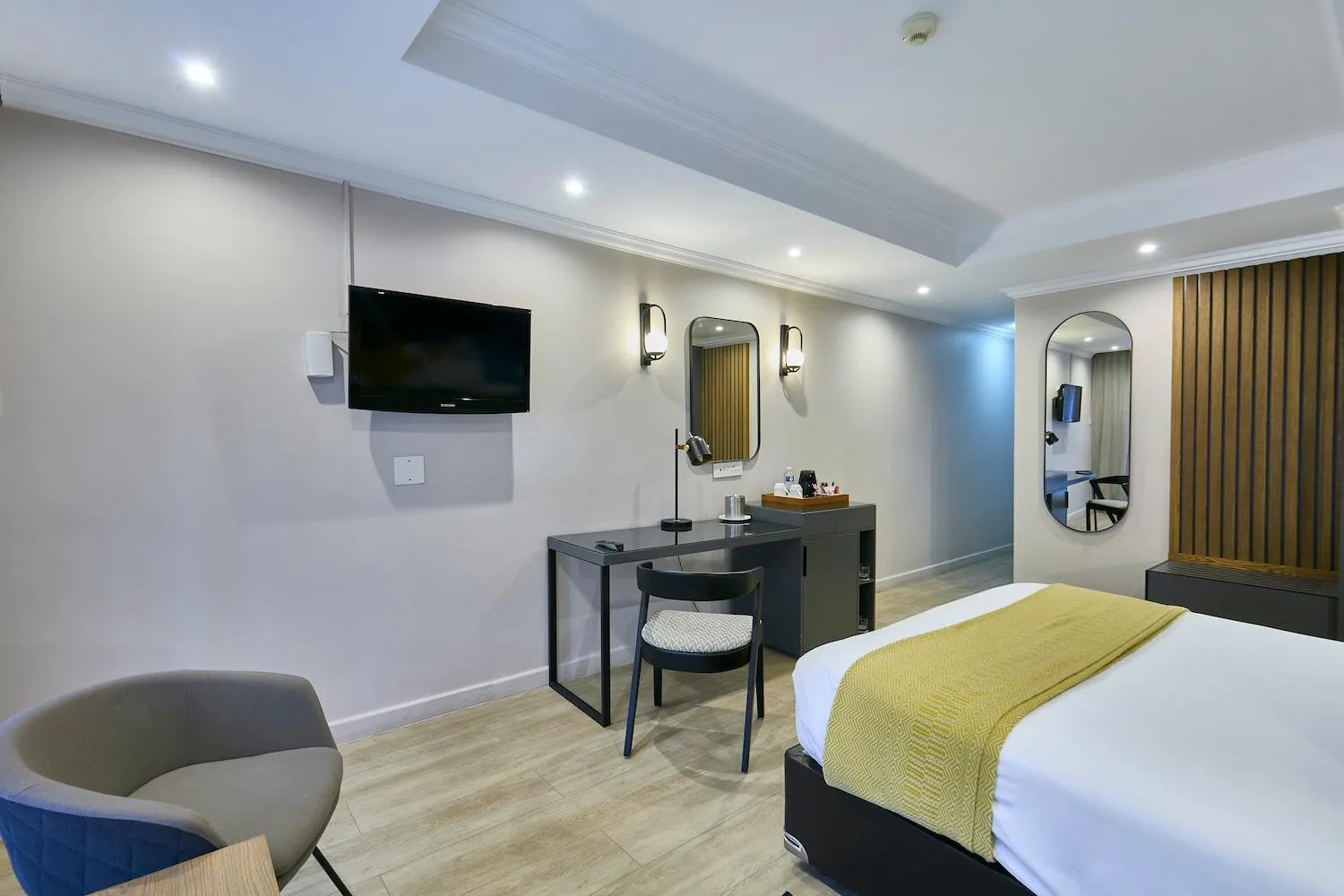 TV and multimedia, Bed in Cresta Thapama Hotel