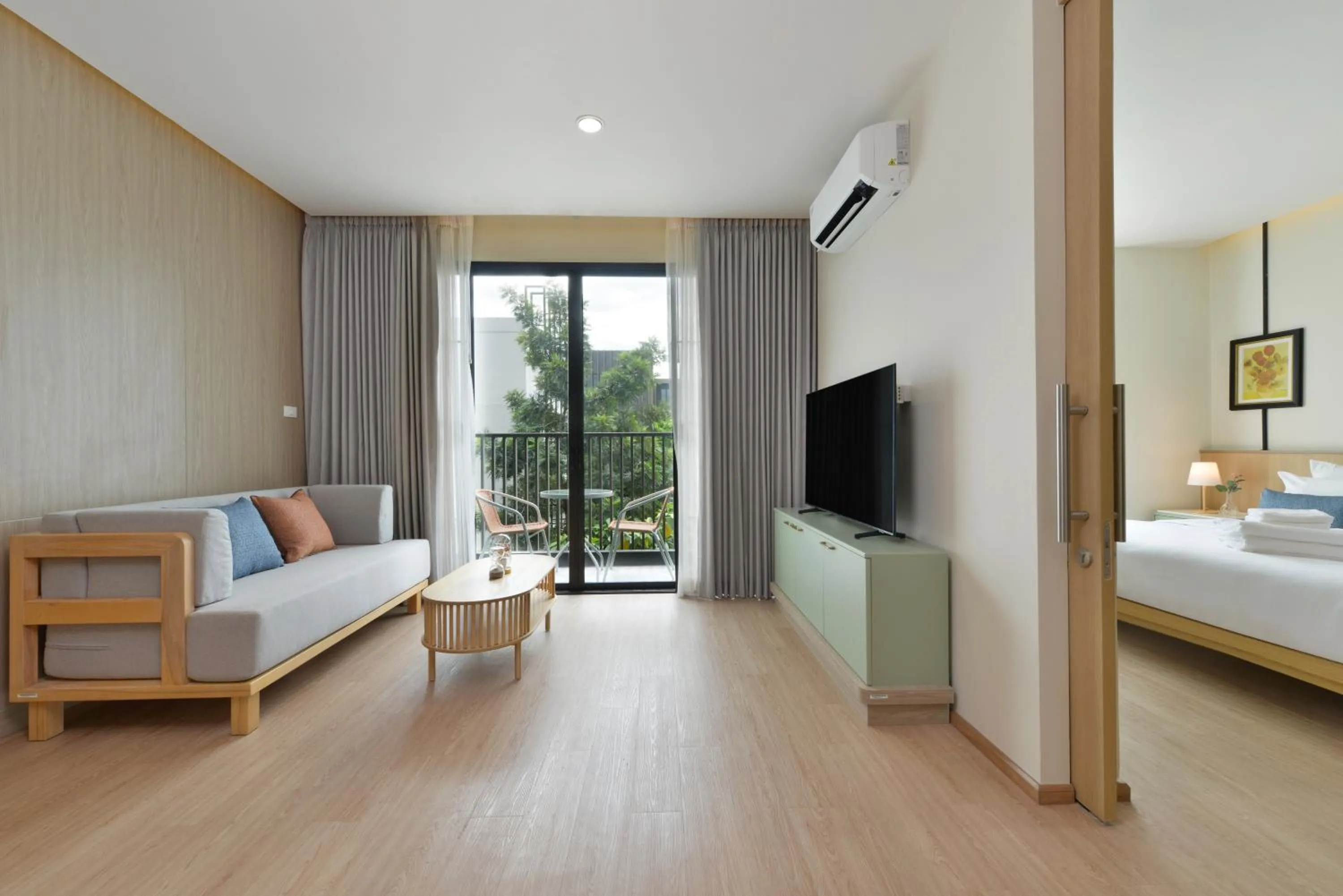 Seating area, Bed in SENS Hotel