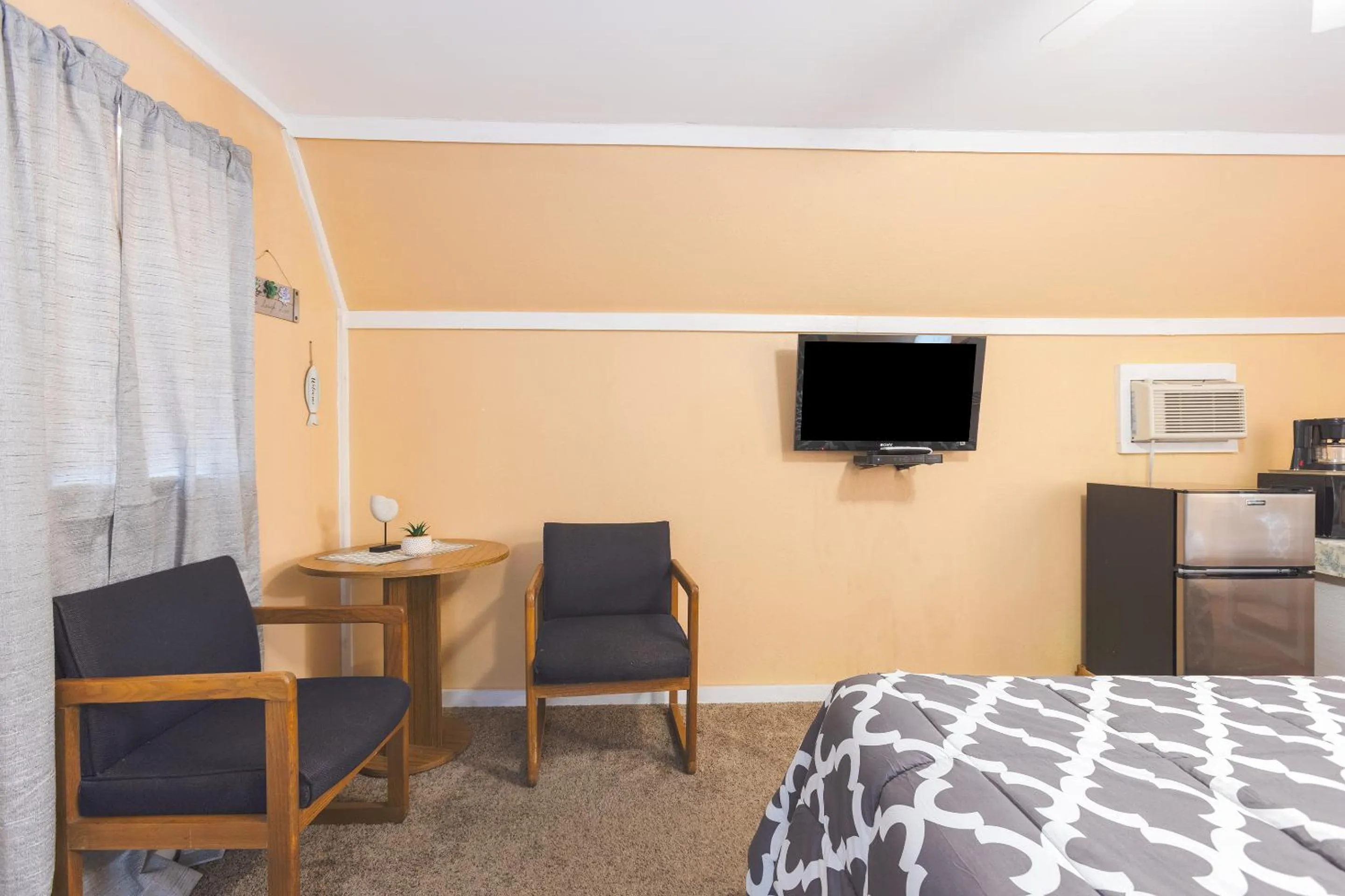 Bedroom, Bed in Parkside Motel by OYO Meadville Conneaut Lake