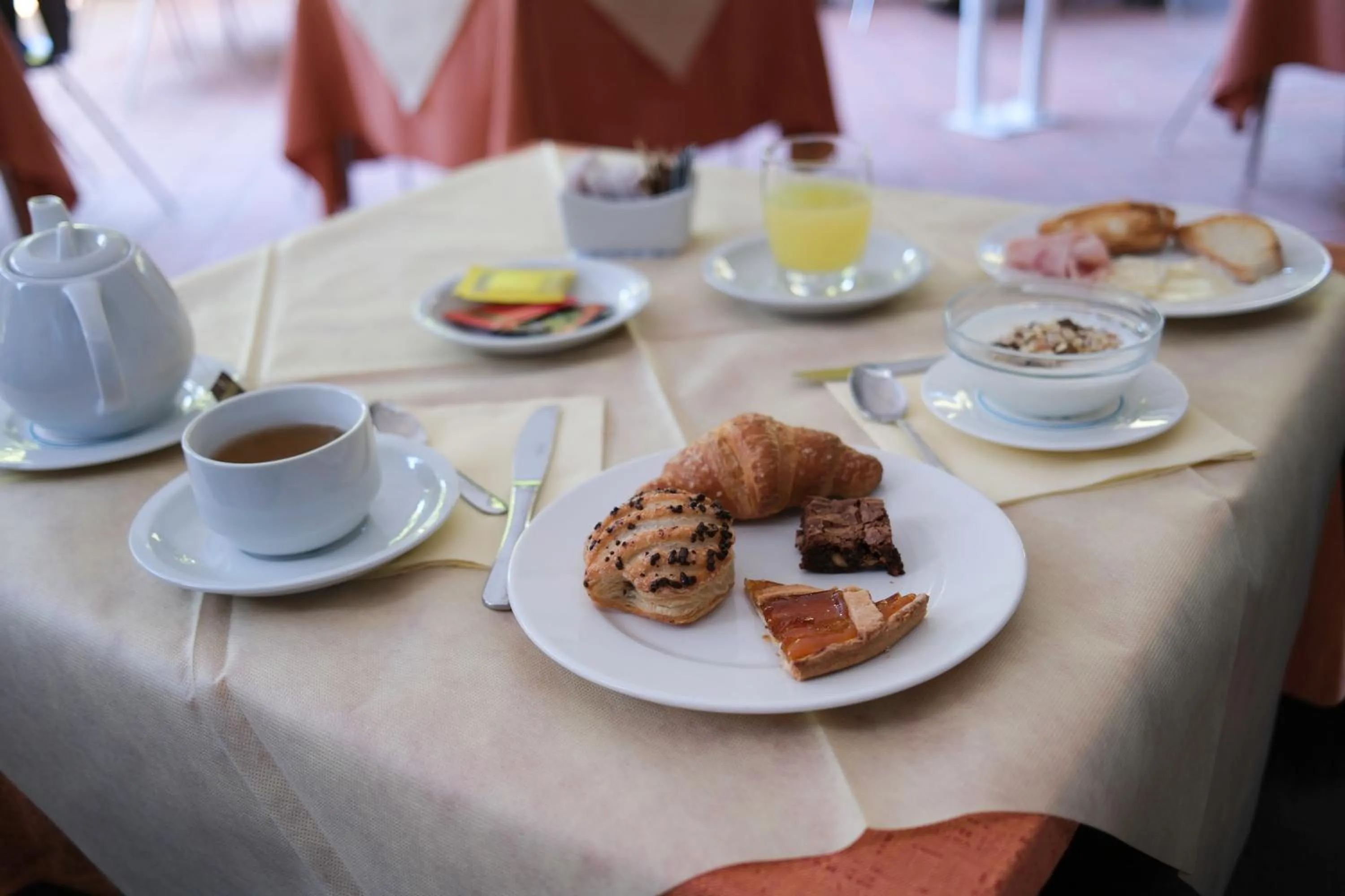 Restaurant/places to eat in Park Hotel Napoleone